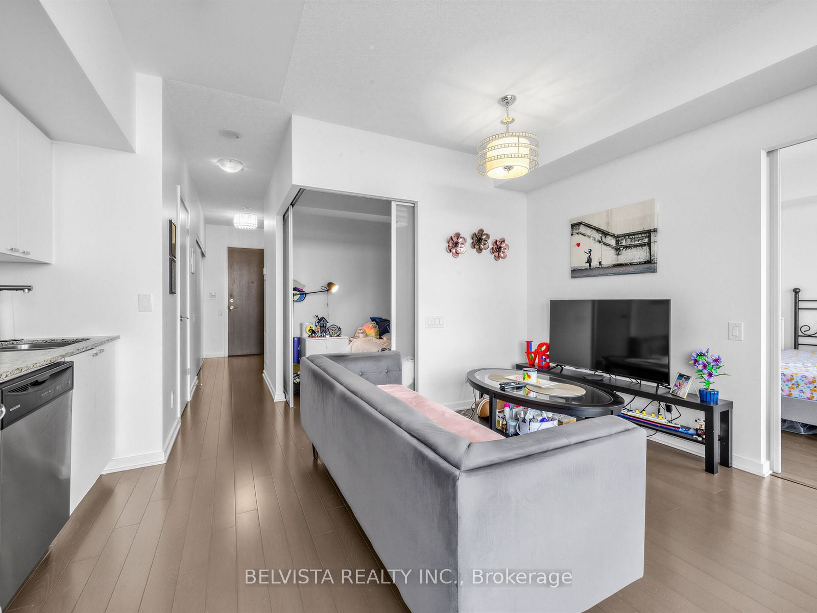 105 The Queensway Avenue 805 Property Photo 6