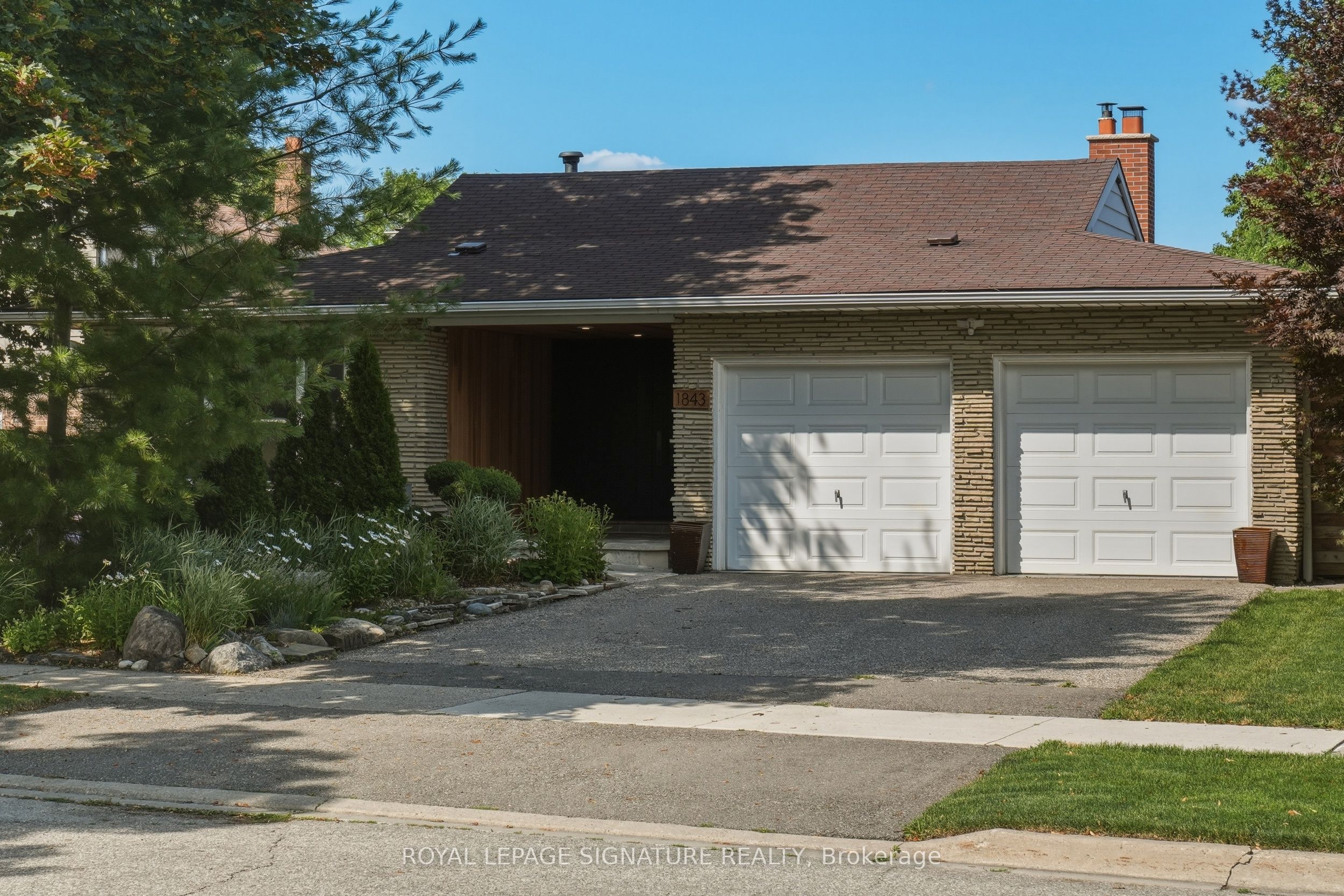 1843 Stonepath Crescent Property Photo 2