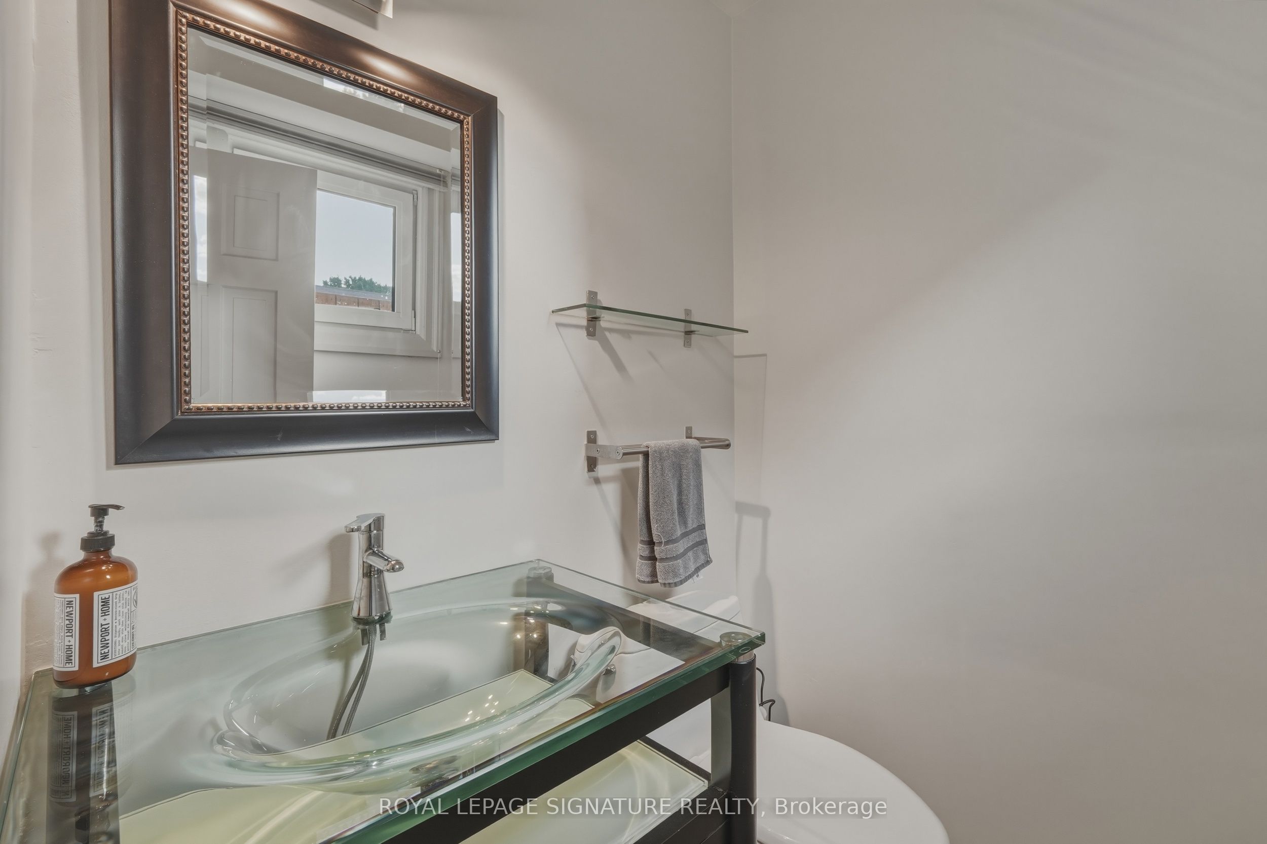 1843 Stonepath Crescent Property Photo 27