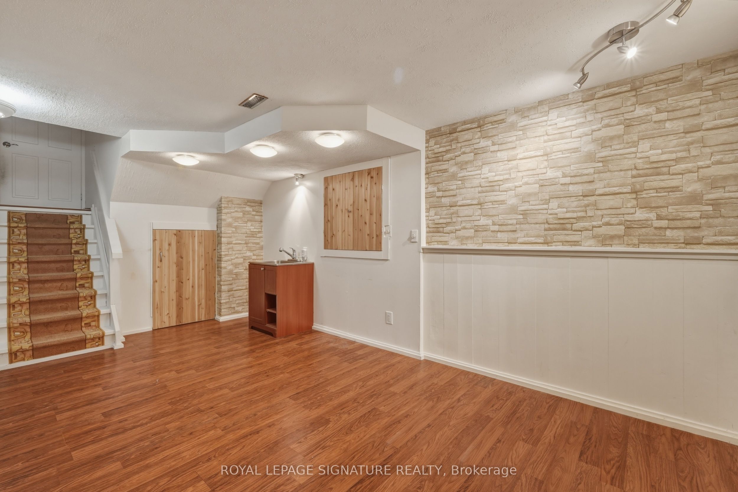 1843 Stonepath Crescent Property Photo 28