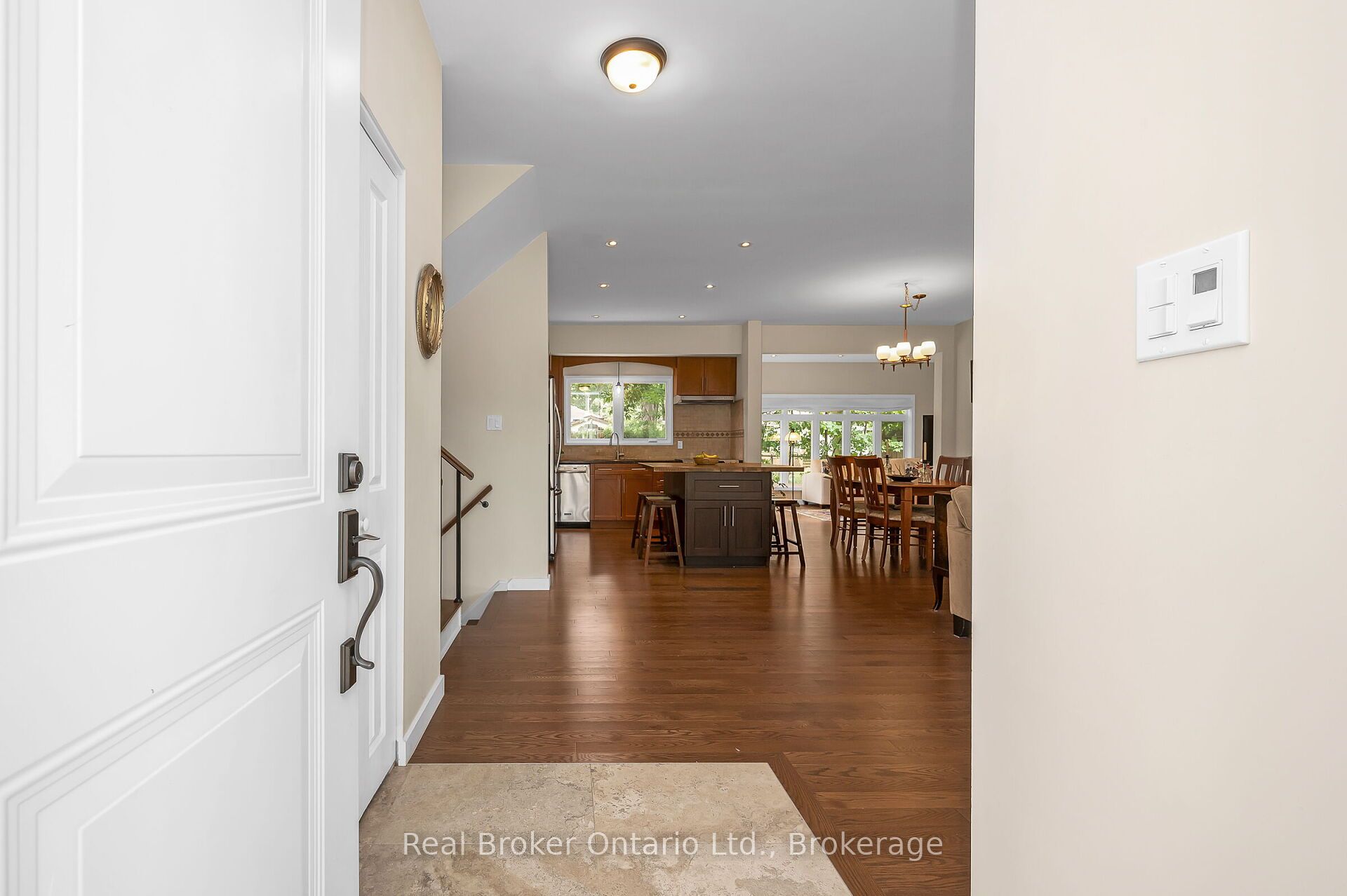 285 Surrey Drive Property Photo 4
