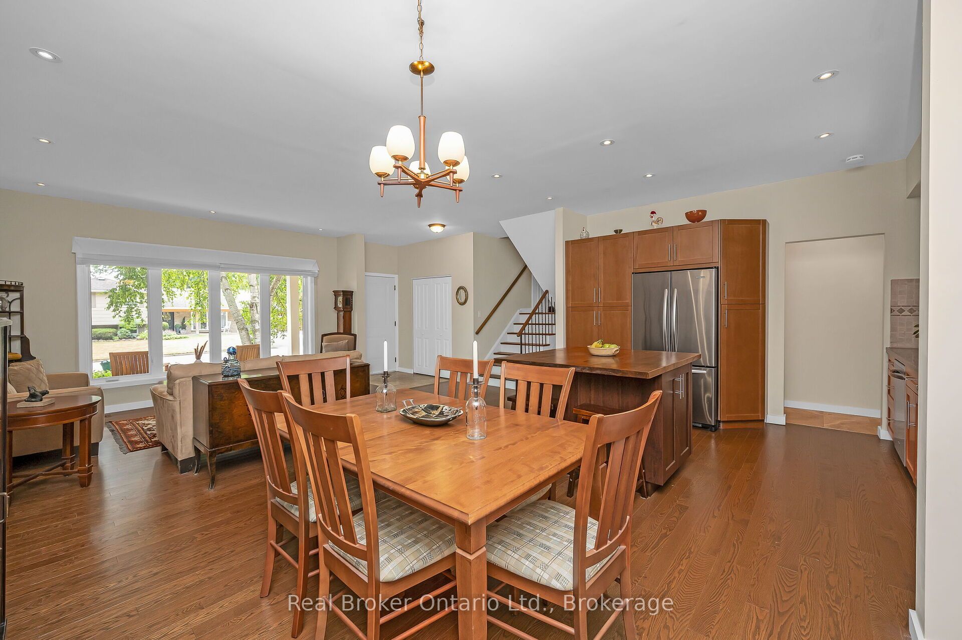 285 Surrey Drive Property Photo 11