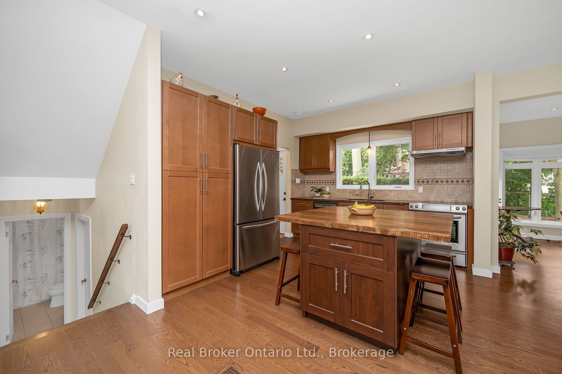 285 Surrey Drive Property Photo 14