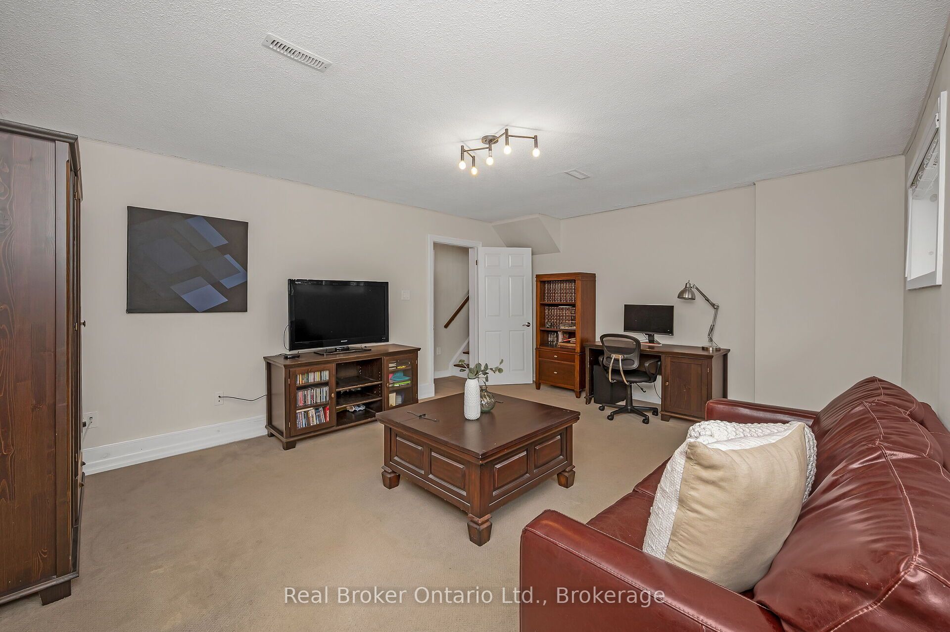 285 Surrey Drive Property Photo 20
