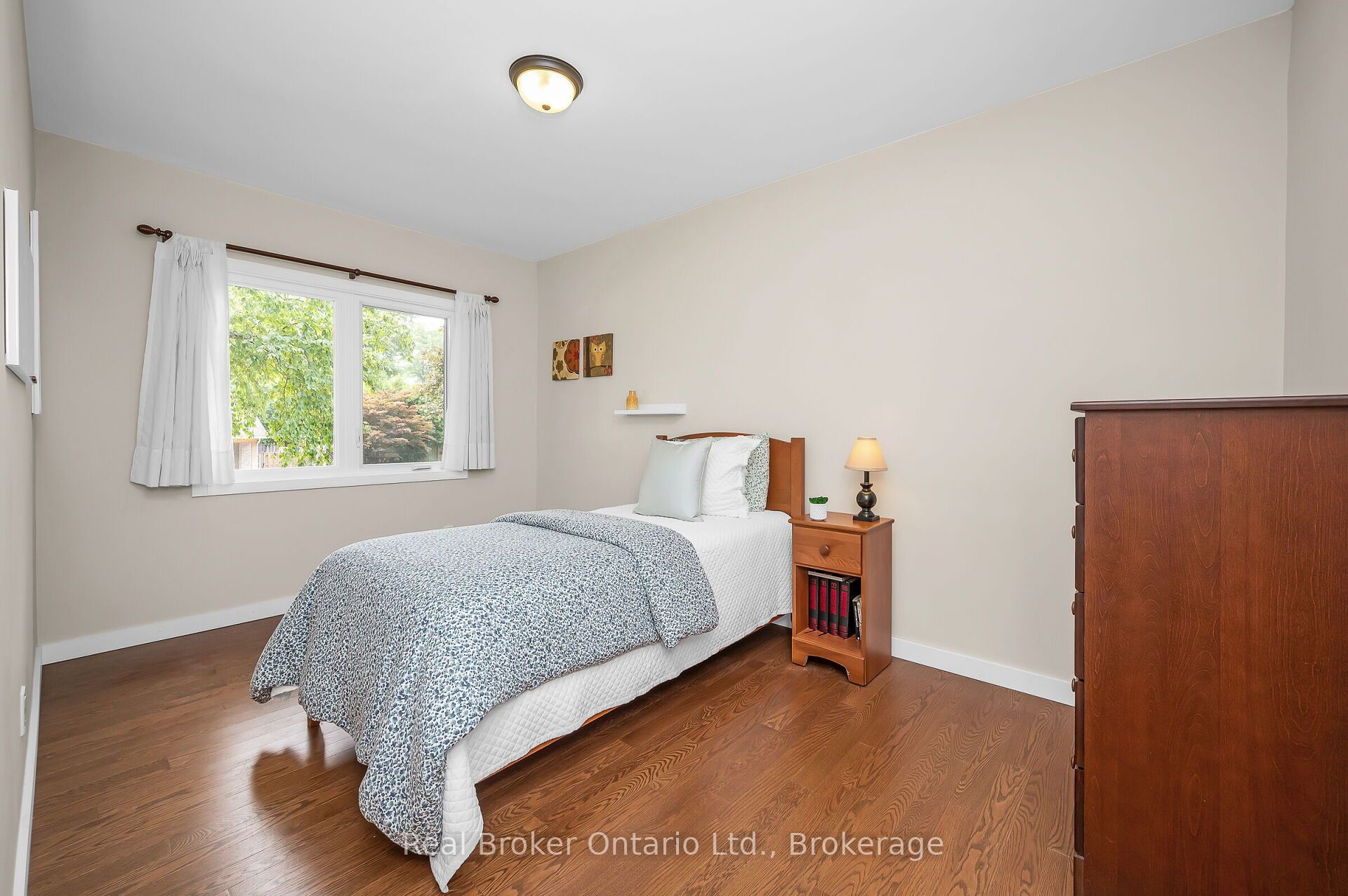 285 Surrey Drive Property Photo 26