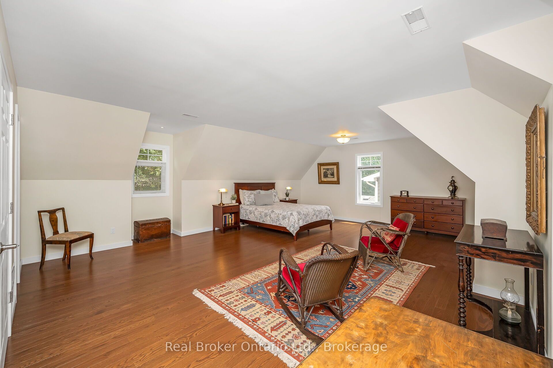 285 Surrey Drive Property Photo 34