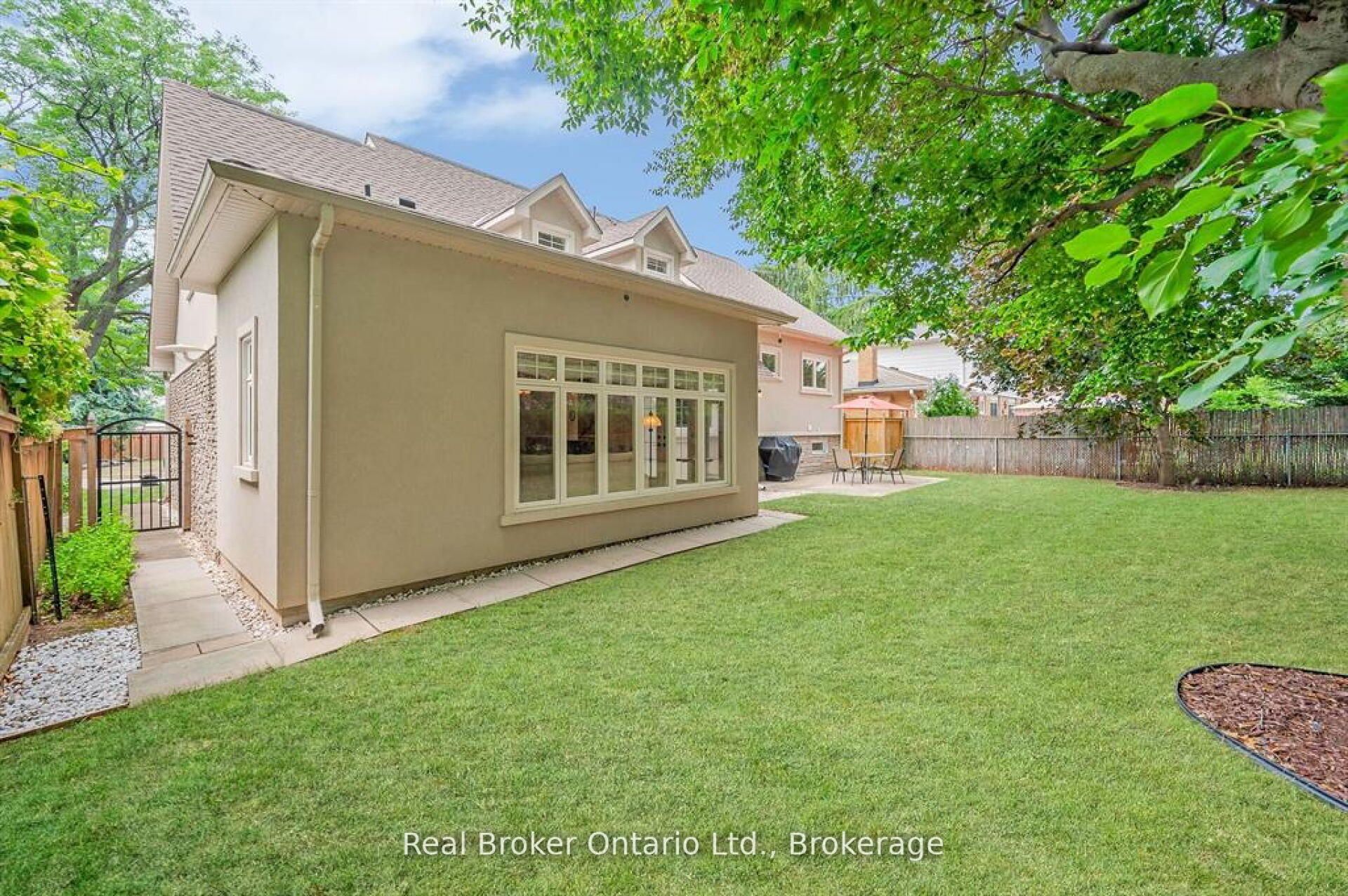 285 Surrey Drive Property Photo 41
