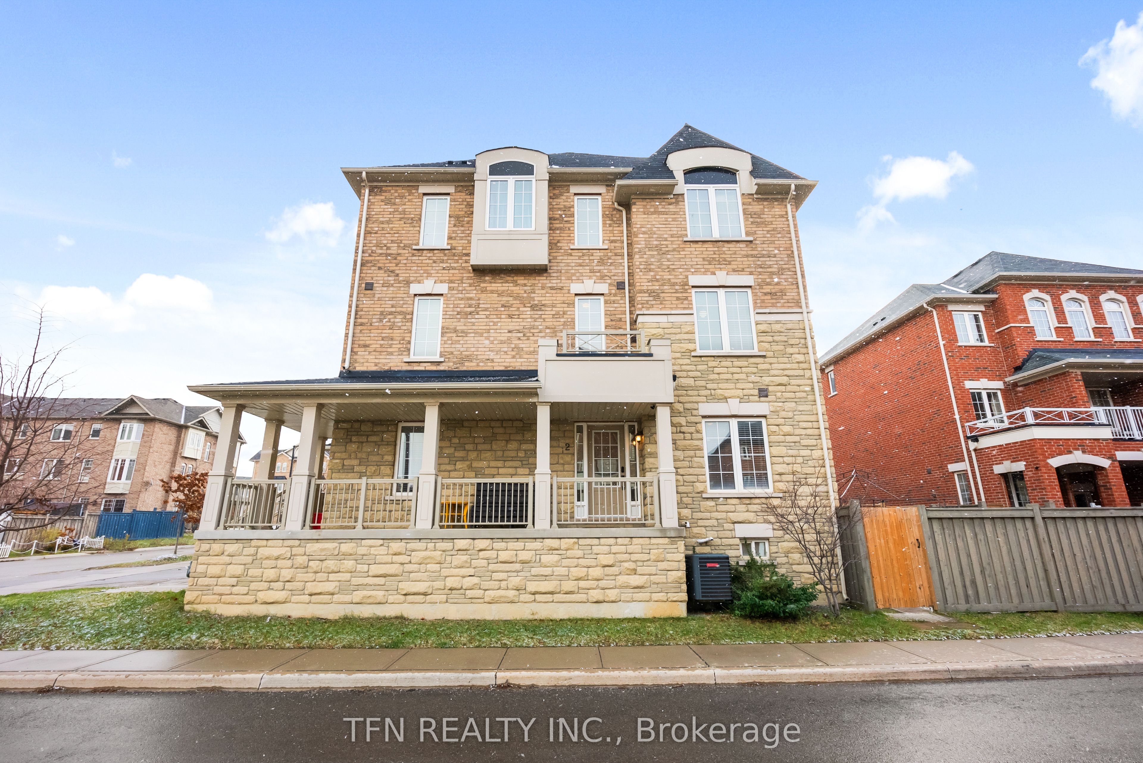 2 Shiff Crescent Property Photo 2