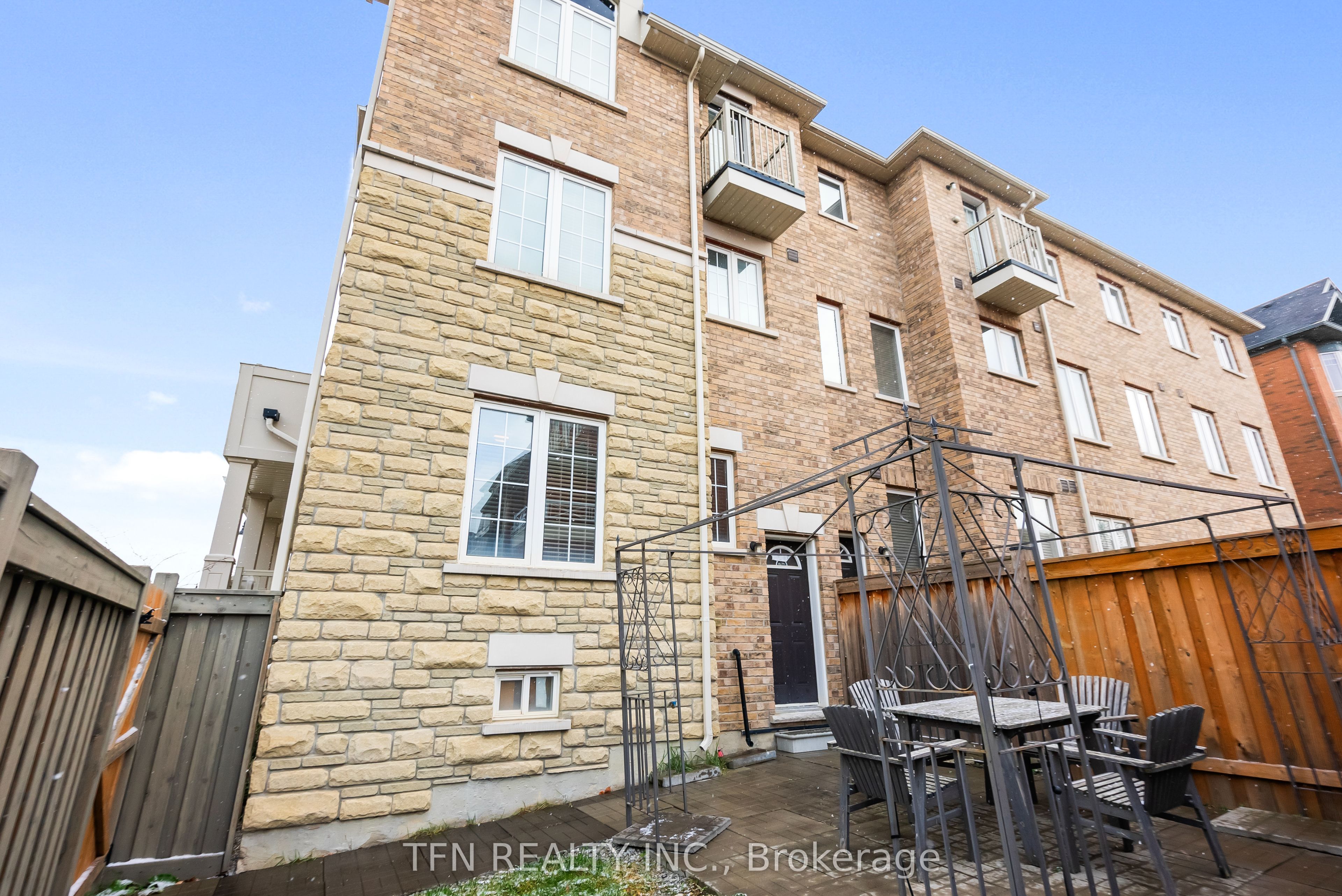 2 Shiff Crescent Property Photo 44