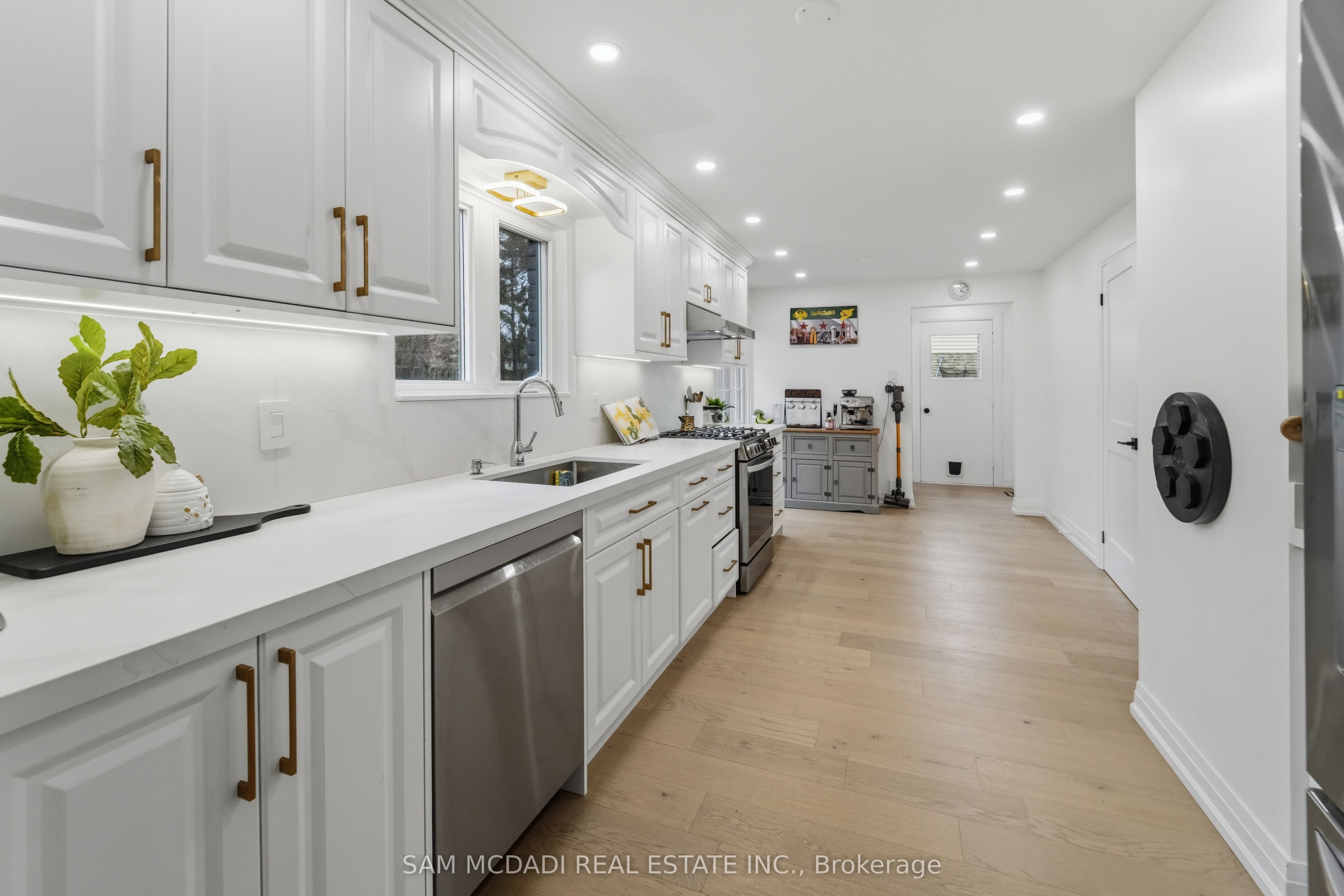 2290 Devon Road Property Photo 10
