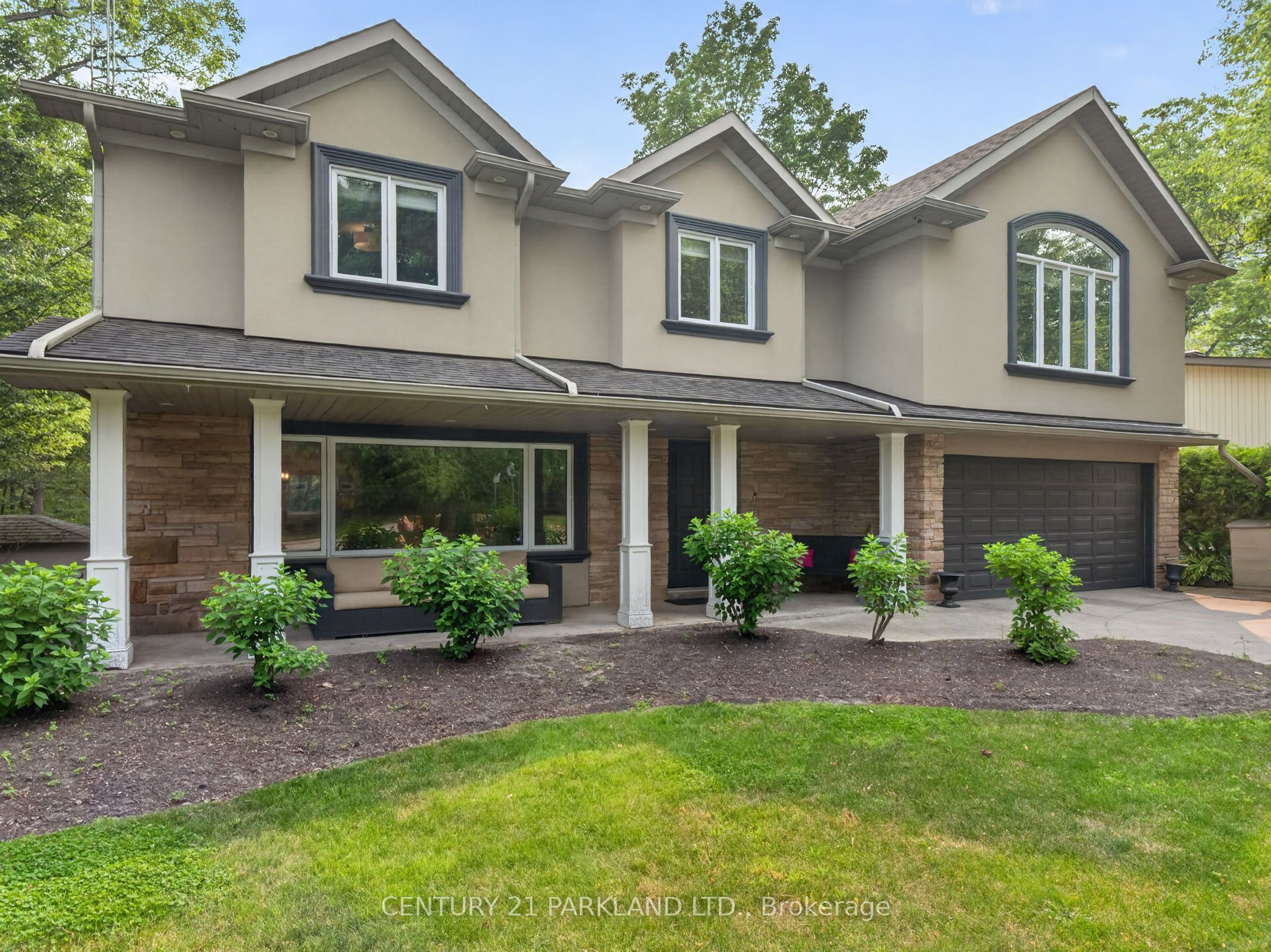 1302 Hillview Crescent Property Photo 2