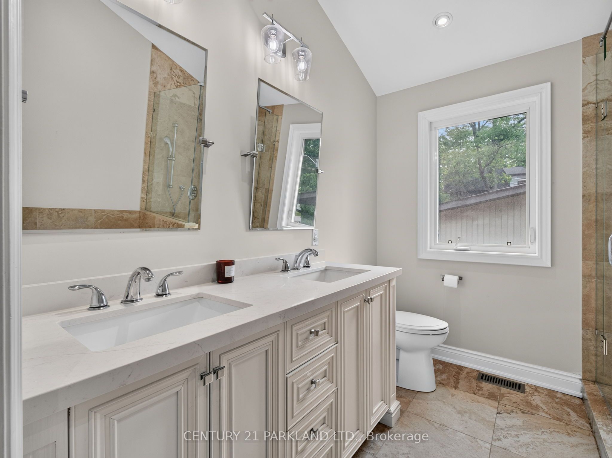 1302 Hillview Crescent Property Photo 22