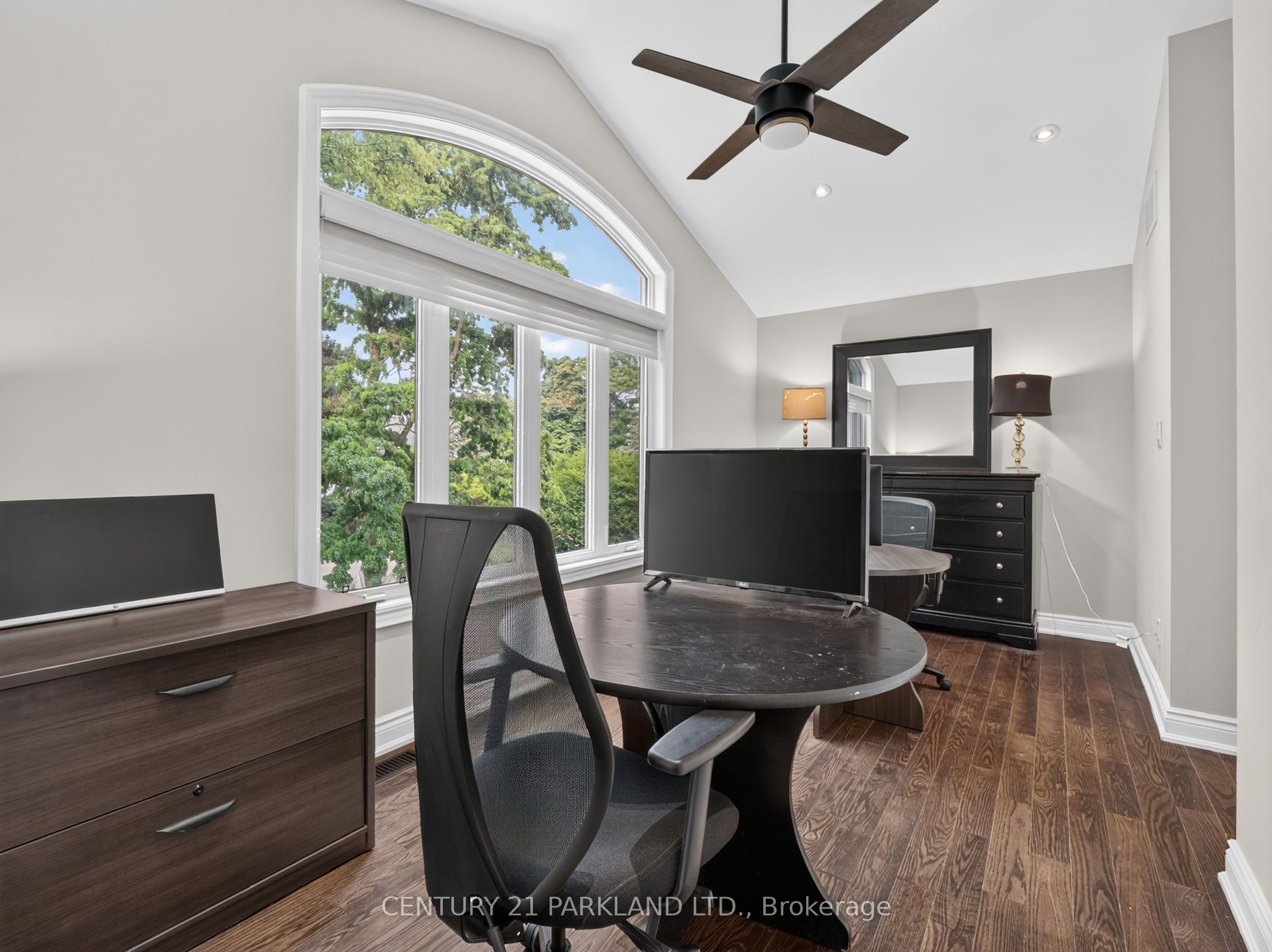 1302 Hillview Crescent Property Photo 25