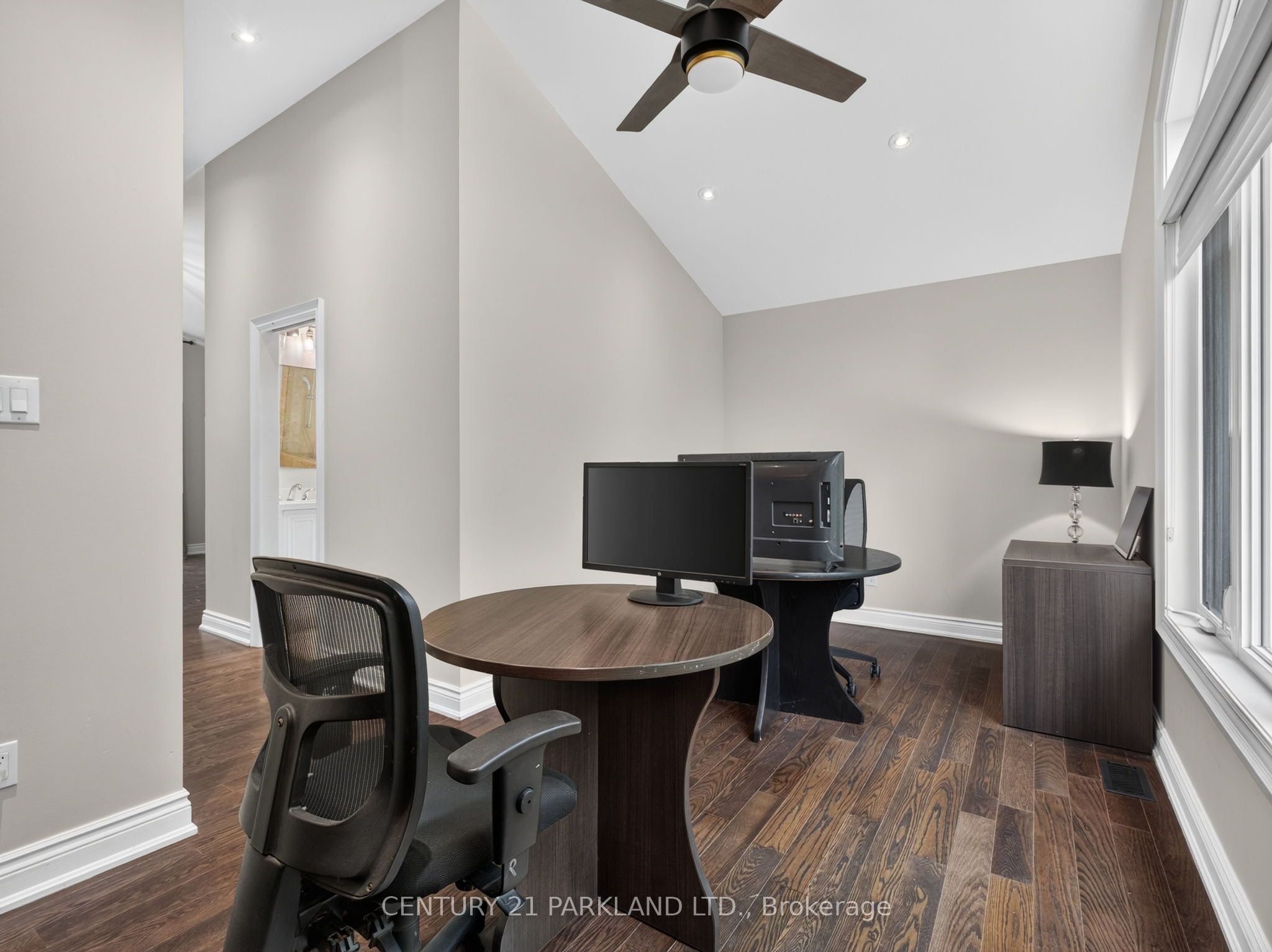 1302 Hillview Crescent Property Photo 26