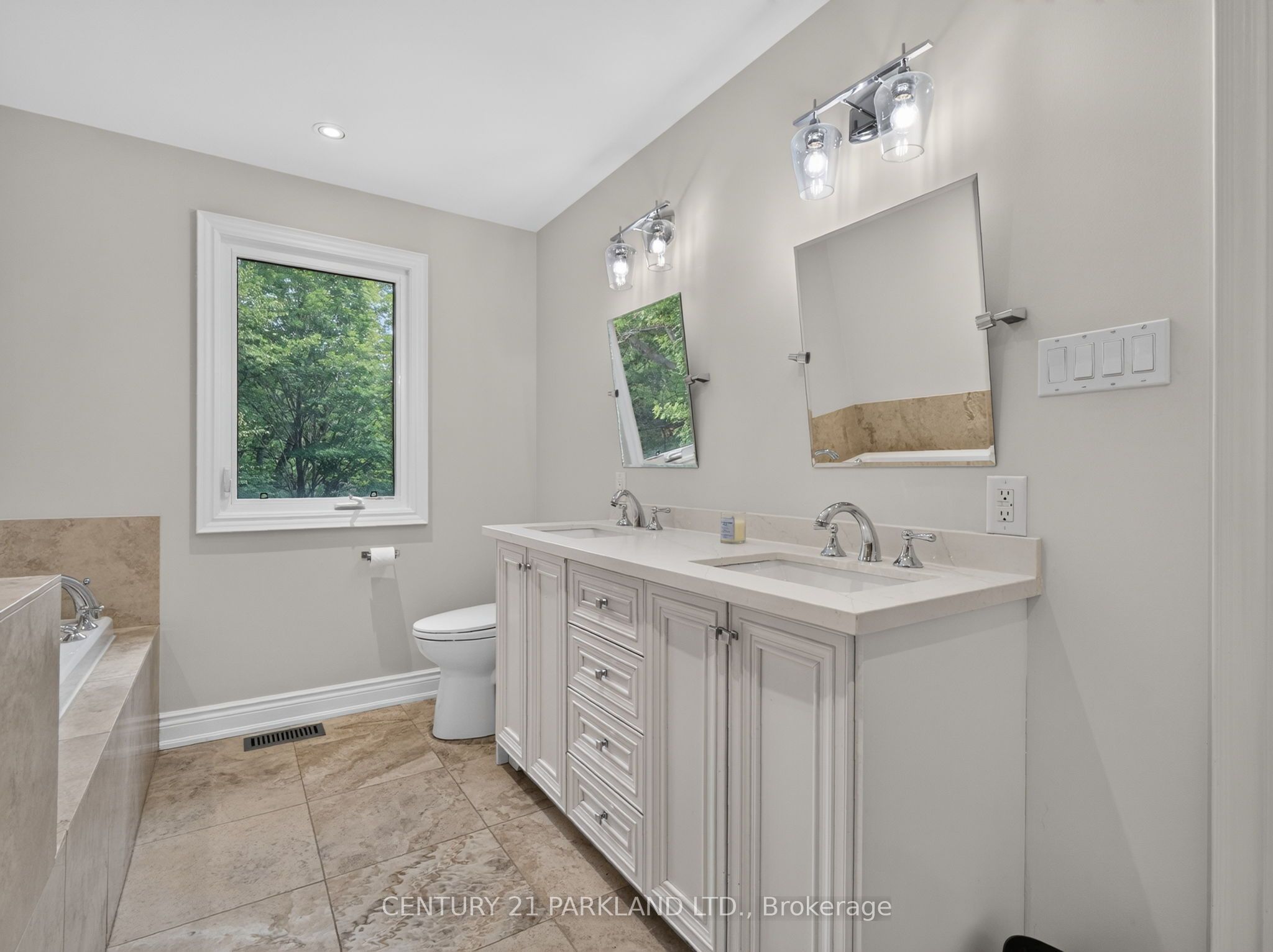 1302 Hillview Crescent Property Photo 33