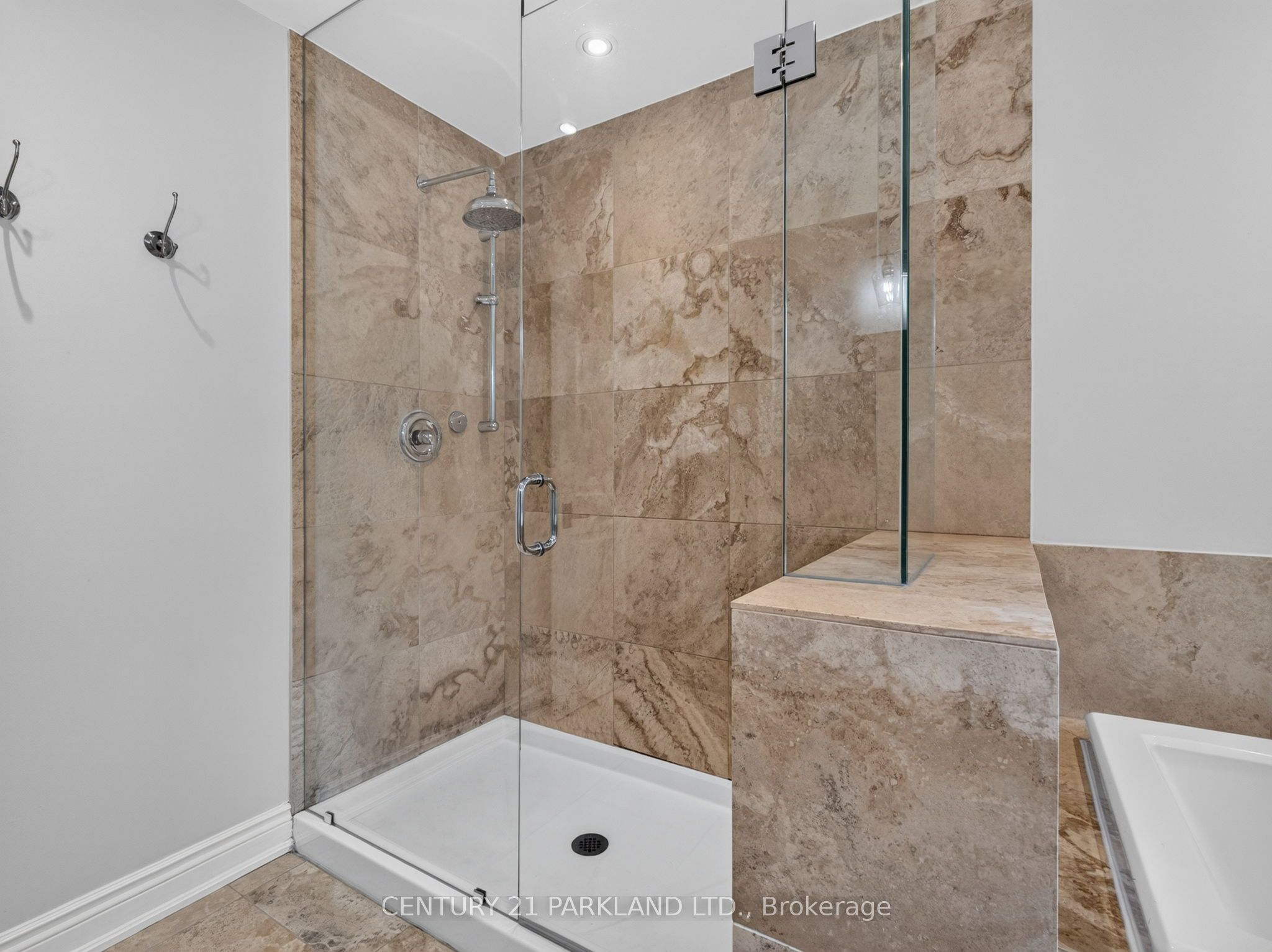 1302 Hillview Crescent Property Photo 34