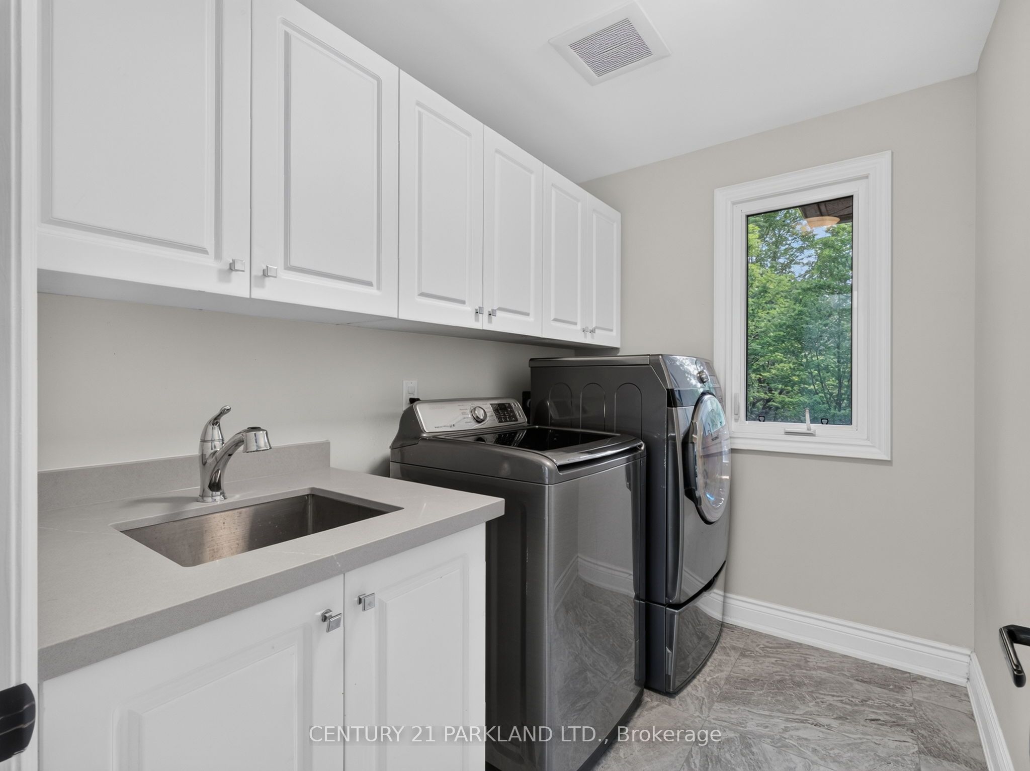 1302 Hillview Crescent Property Photo 35