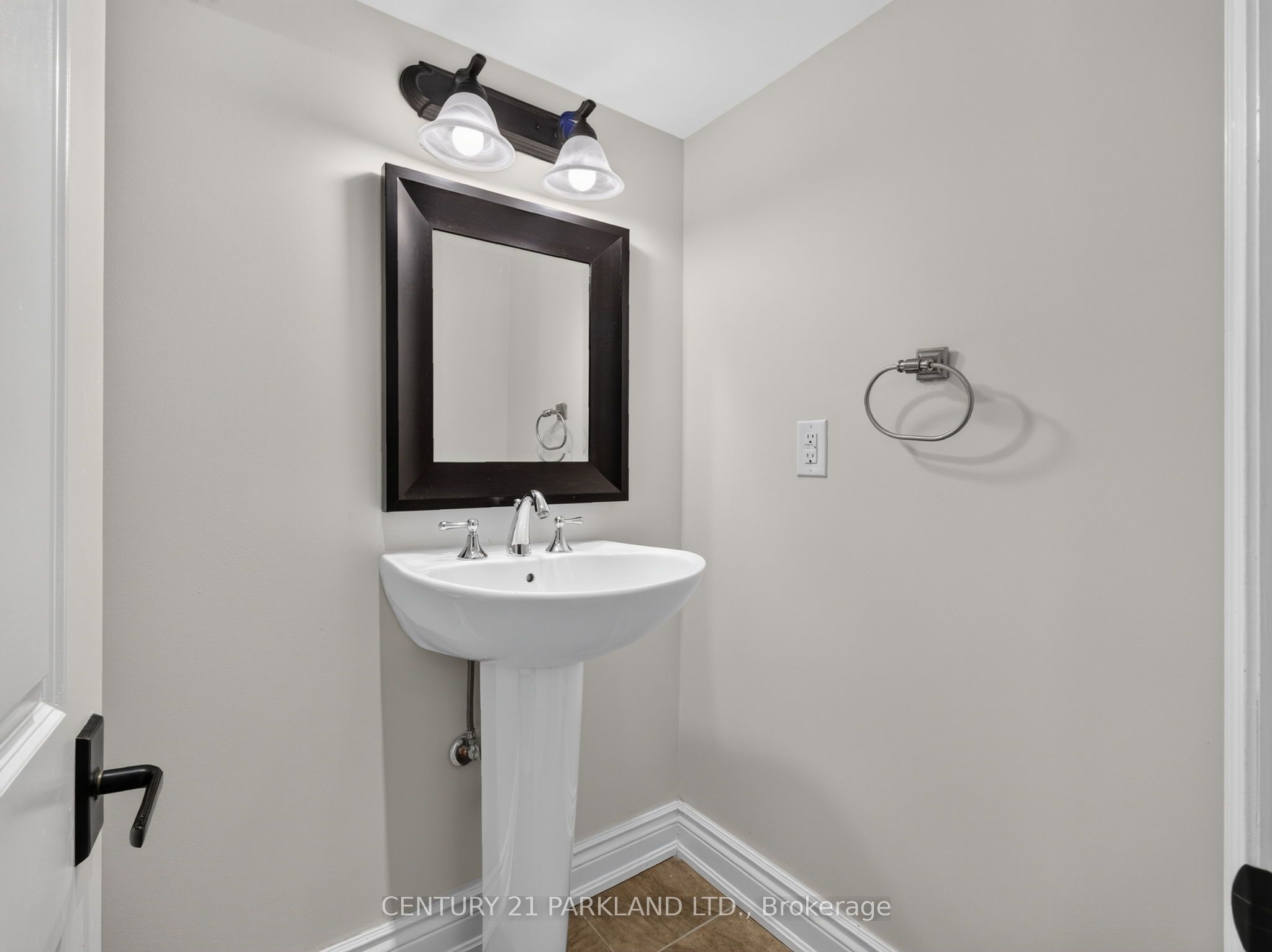 1302 Hillview Crescent Property Photo 39
