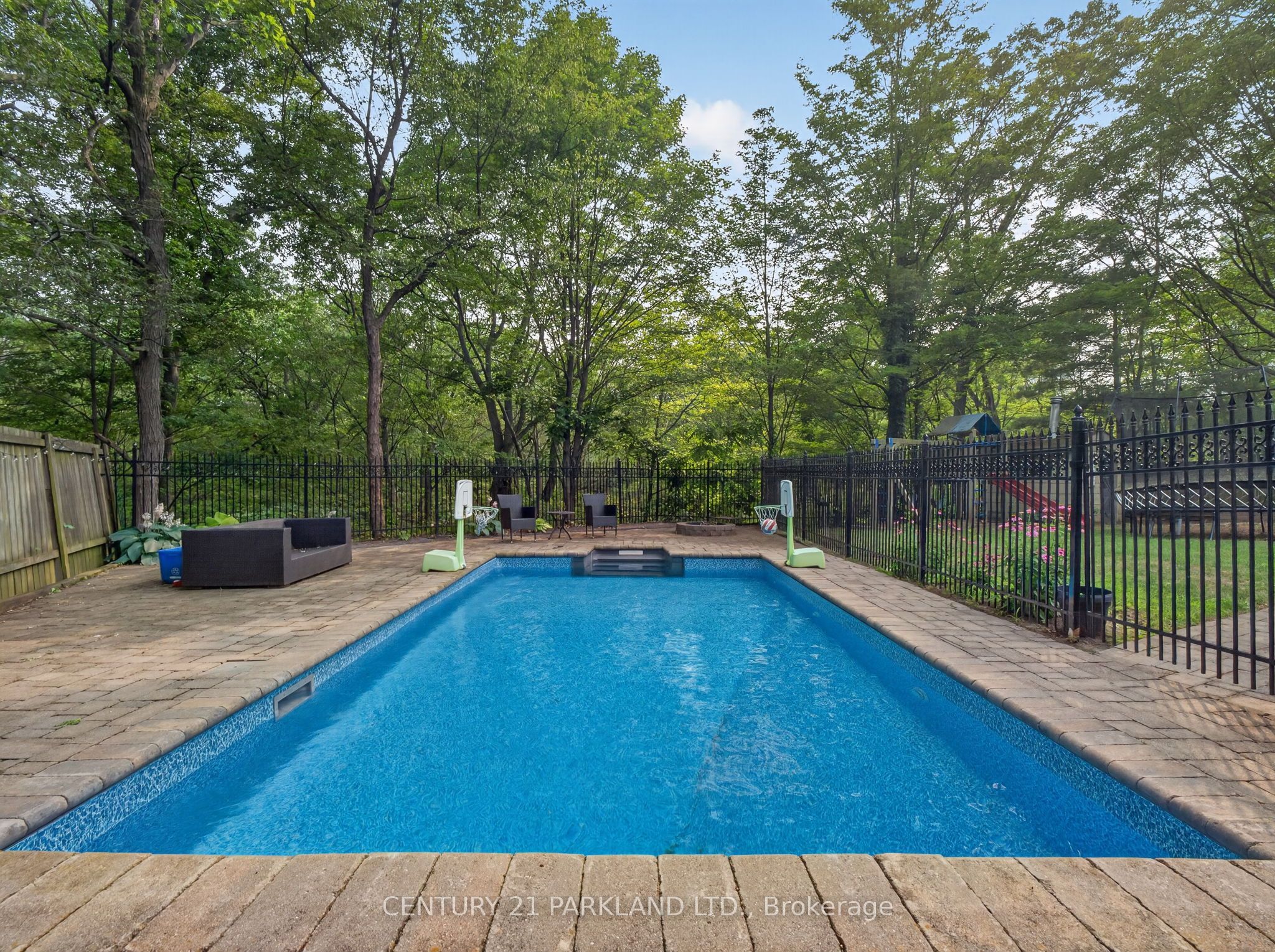1302 Hillview Crescent Property Photo 42