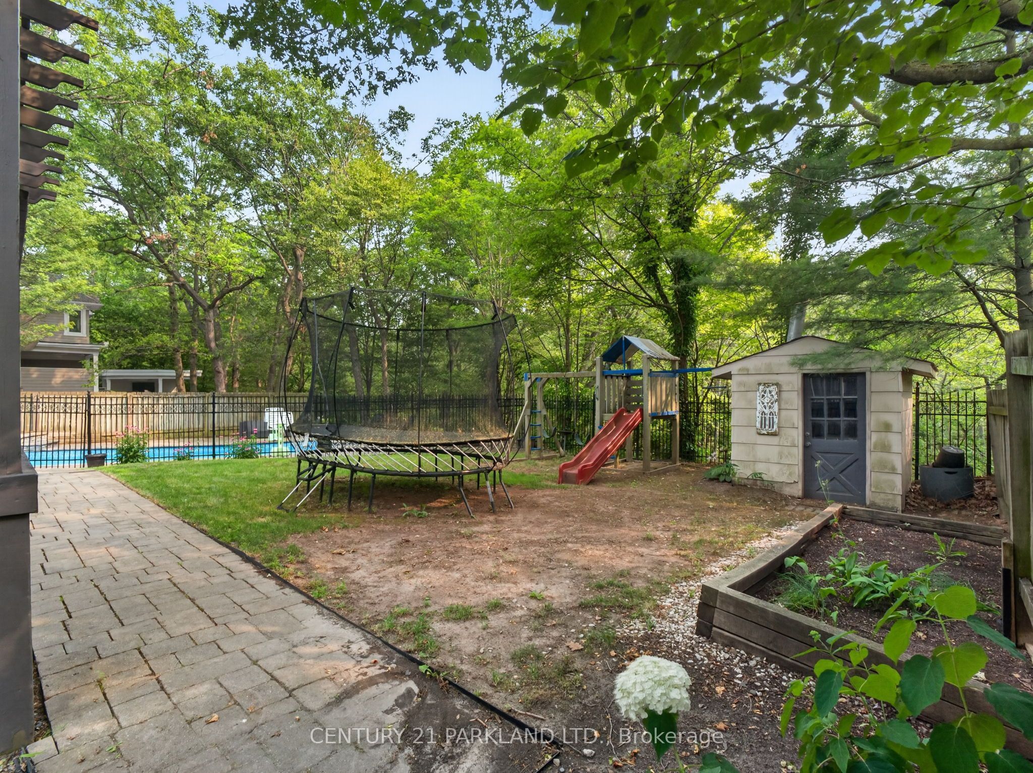 1302 Hillview Crescent Property Photo 45
