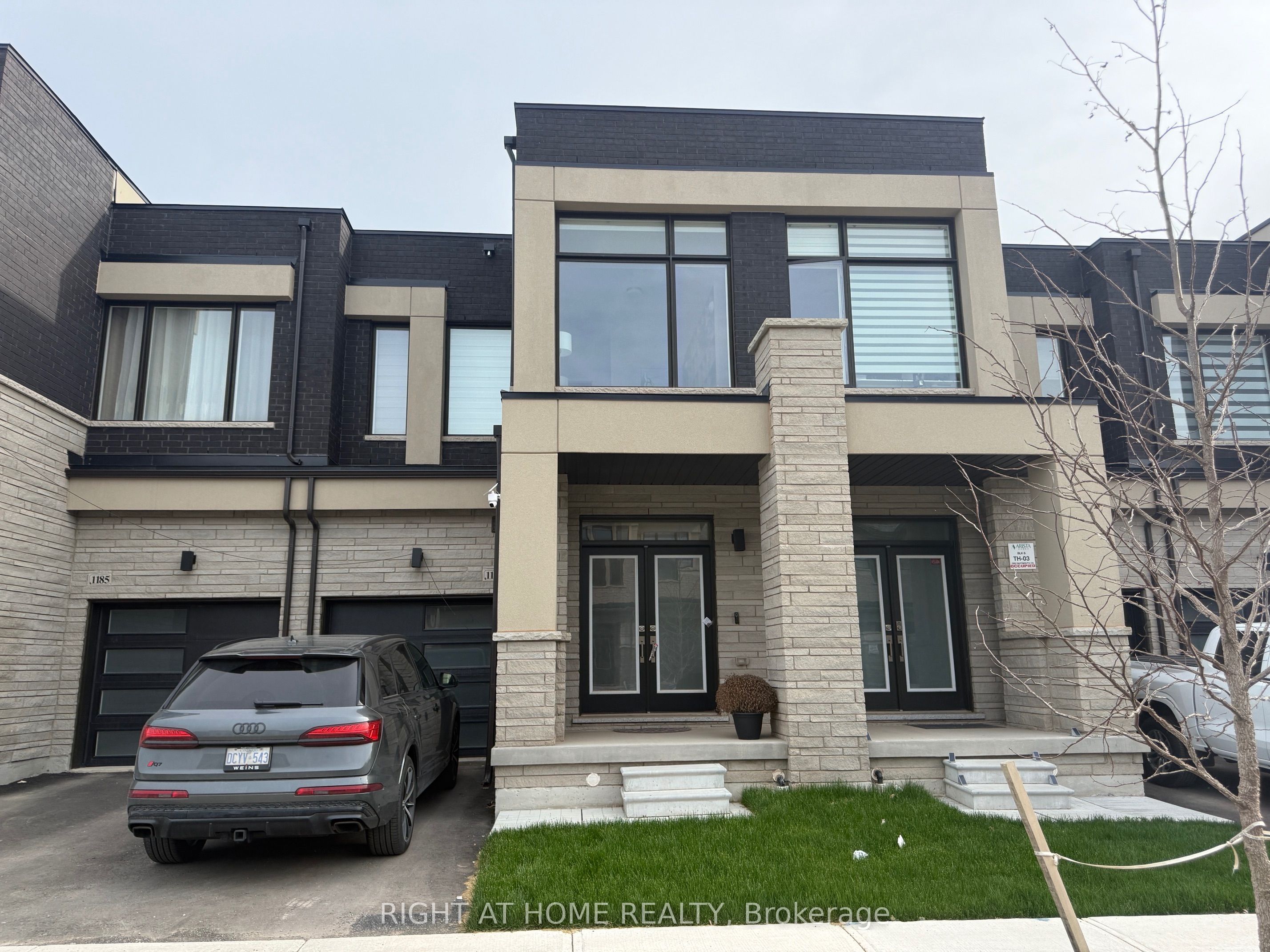 1187 Dartmouth Crescent Property Photo 1