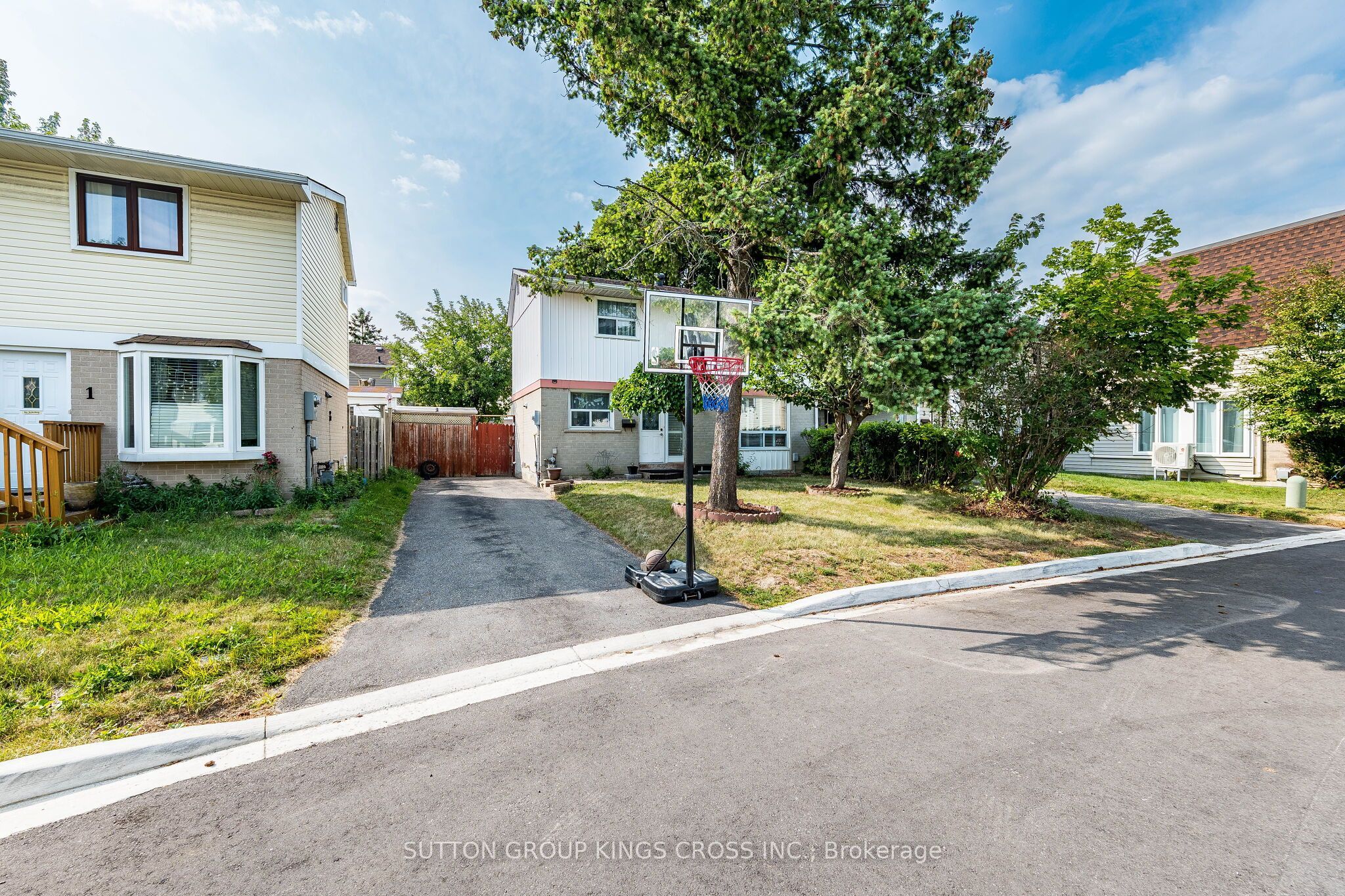 2 Hemlark Court Property Photo 3