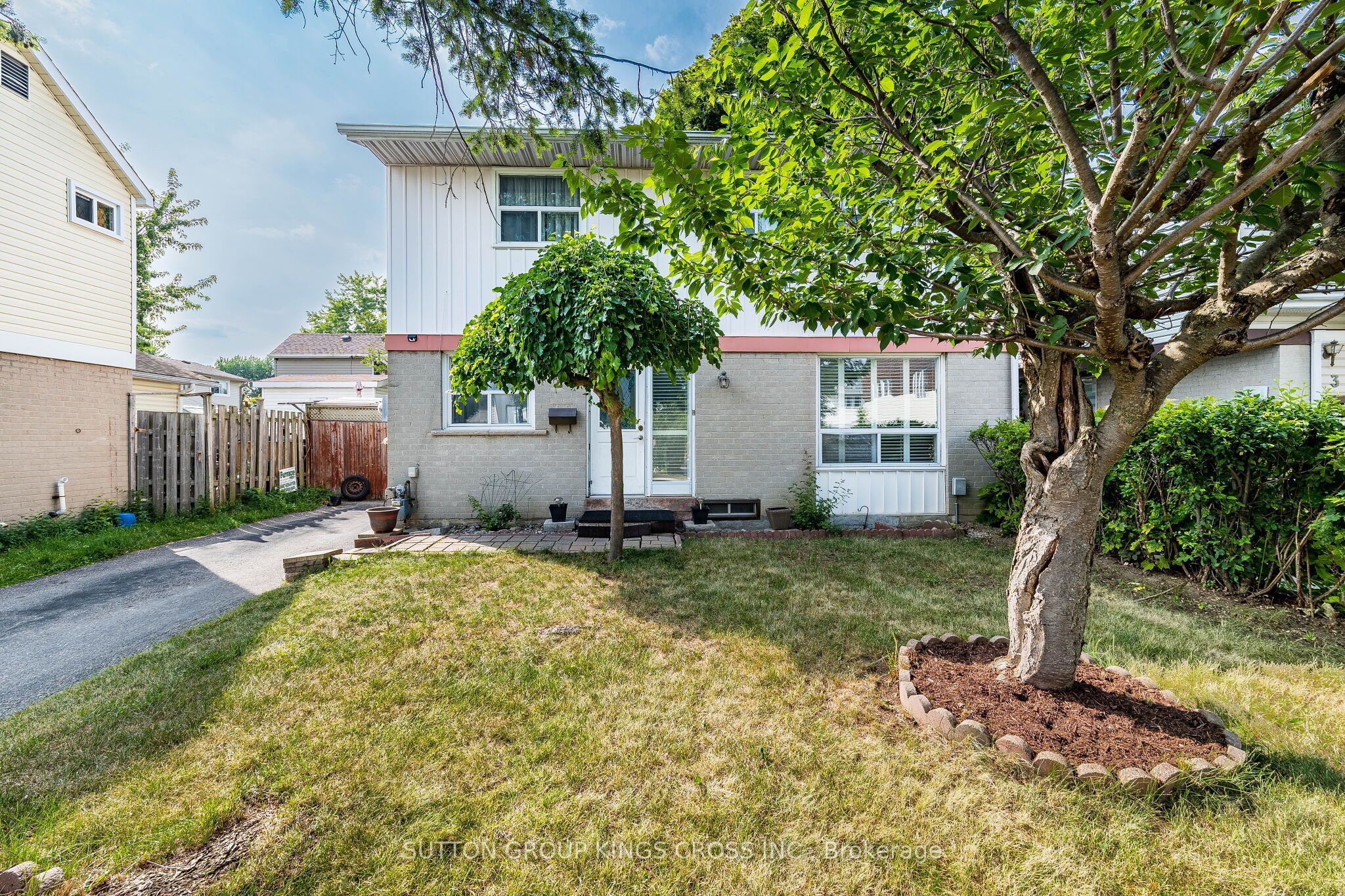 2 Hemlark Court Property Photo 4