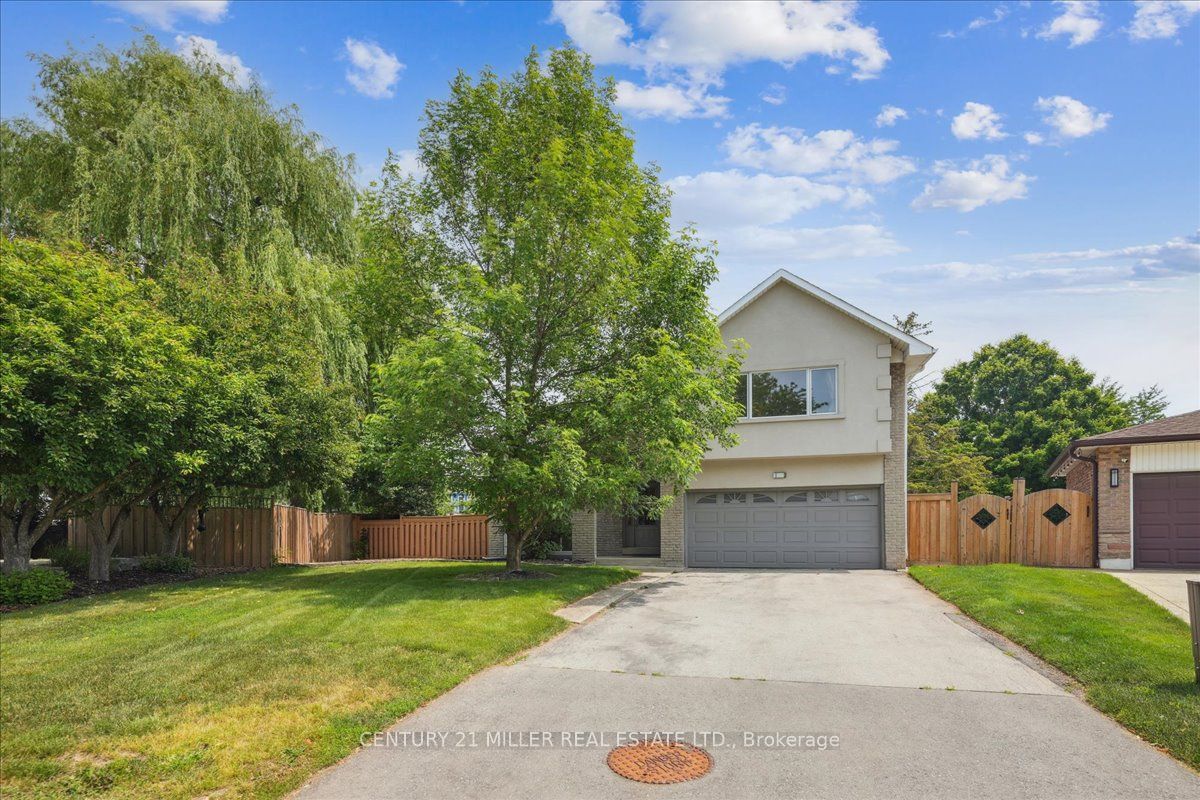 2442 Woburn Crescent Property Photo 2