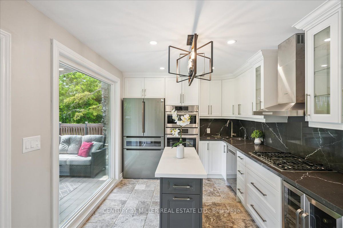 2442 Woburn Crescent Property Photo 14