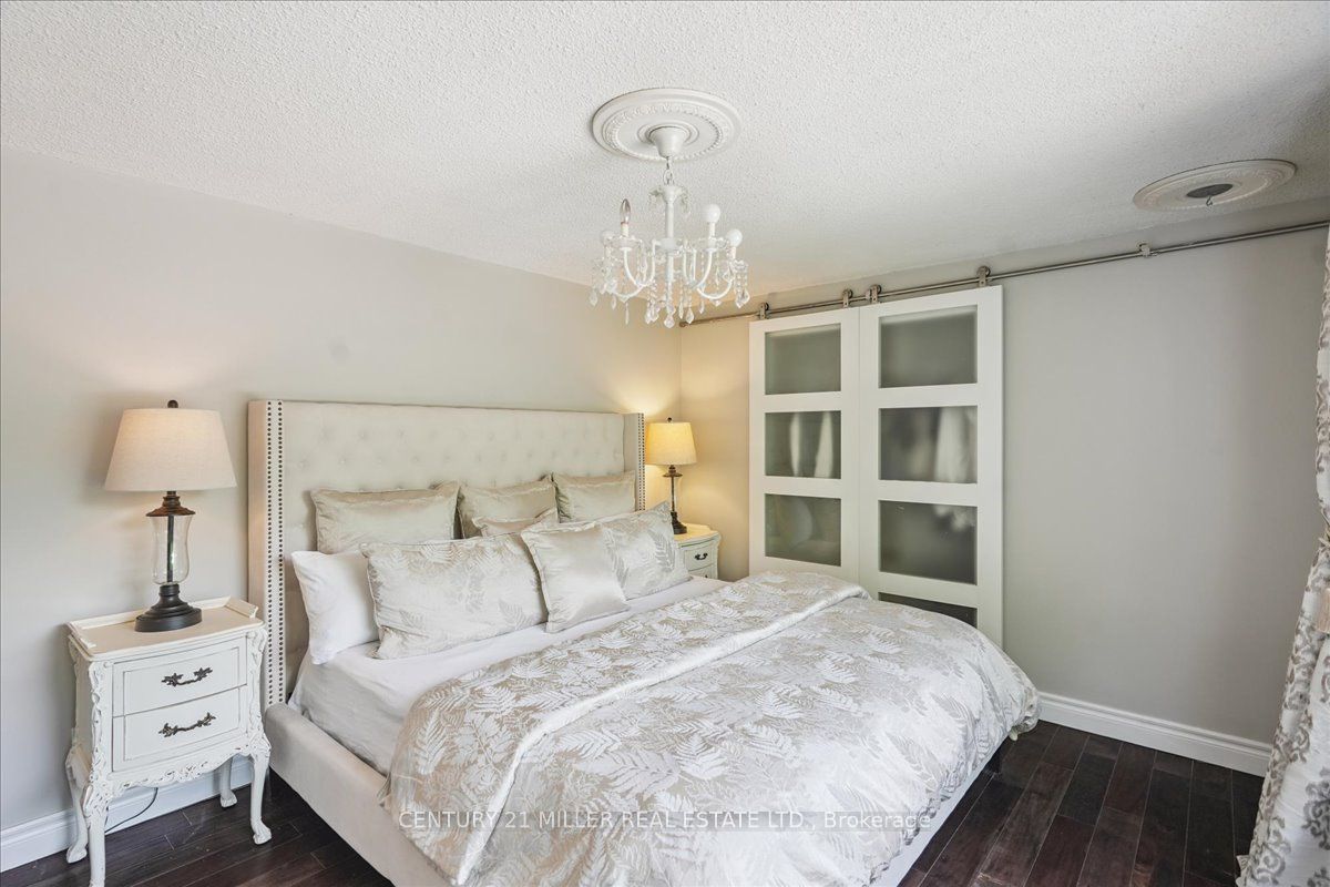 2442 Woburn Crescent Property Photo 21
