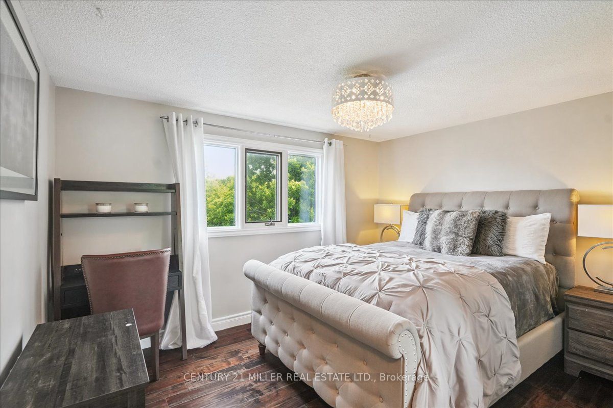 2442 Woburn Crescent Property Photo 25