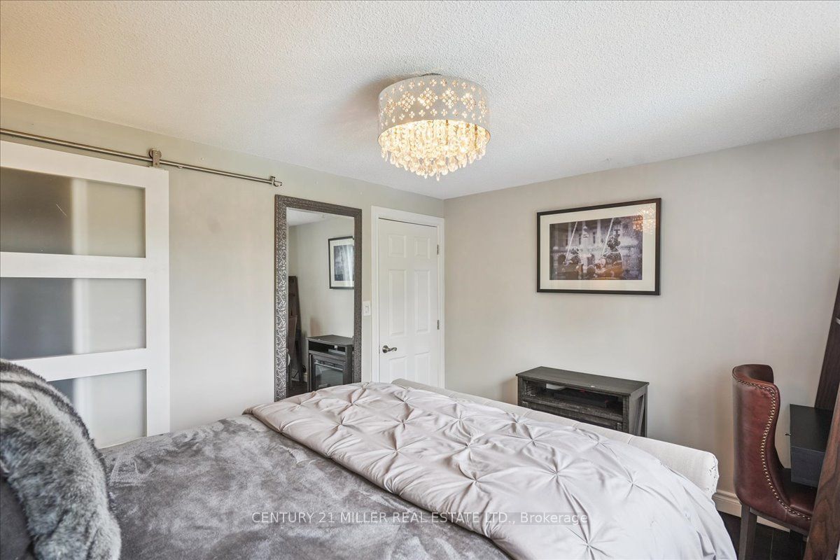 2442 Woburn Crescent Property Photo 26