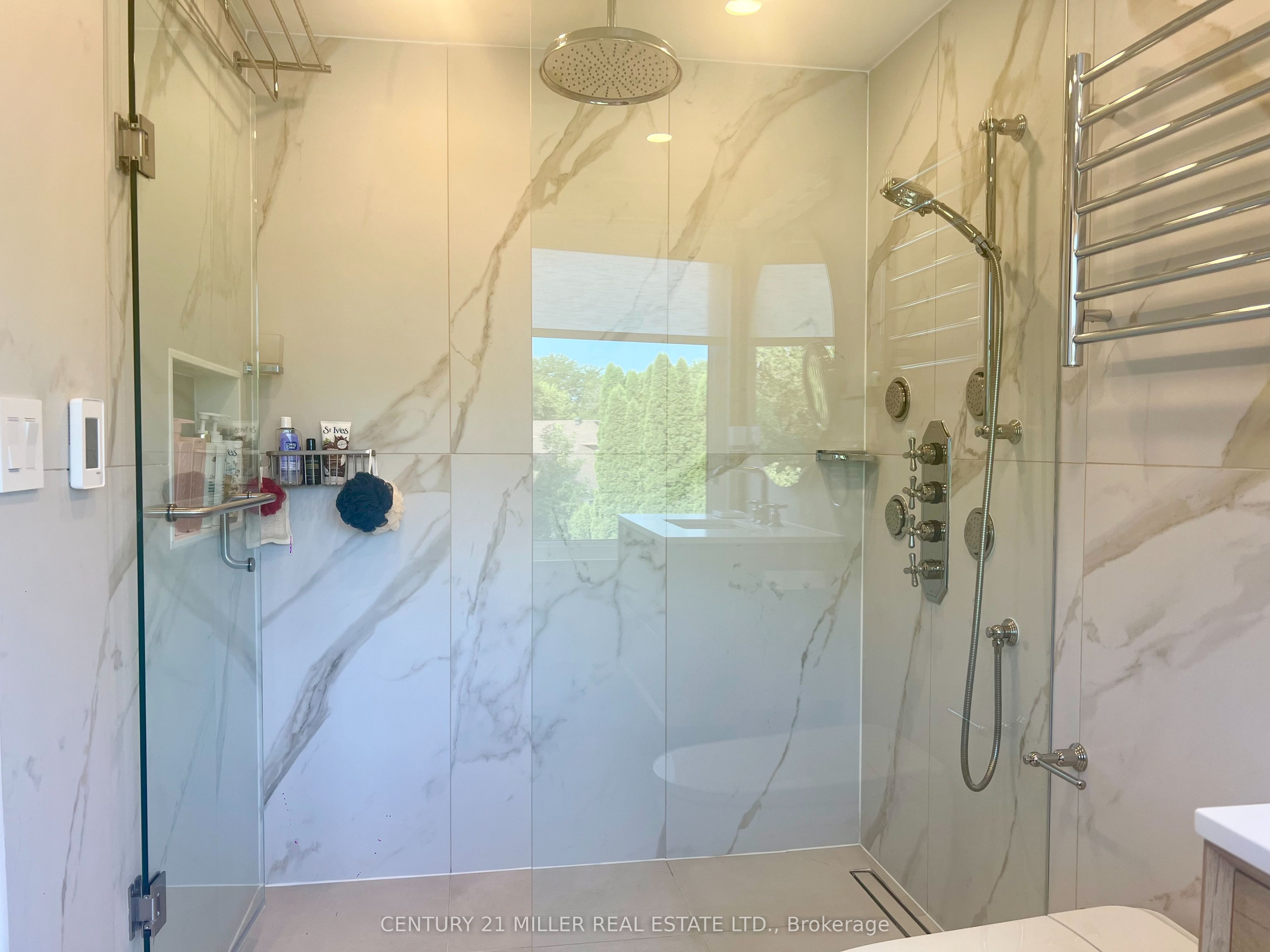 2442 Woburn Crescent Property Photo 28
