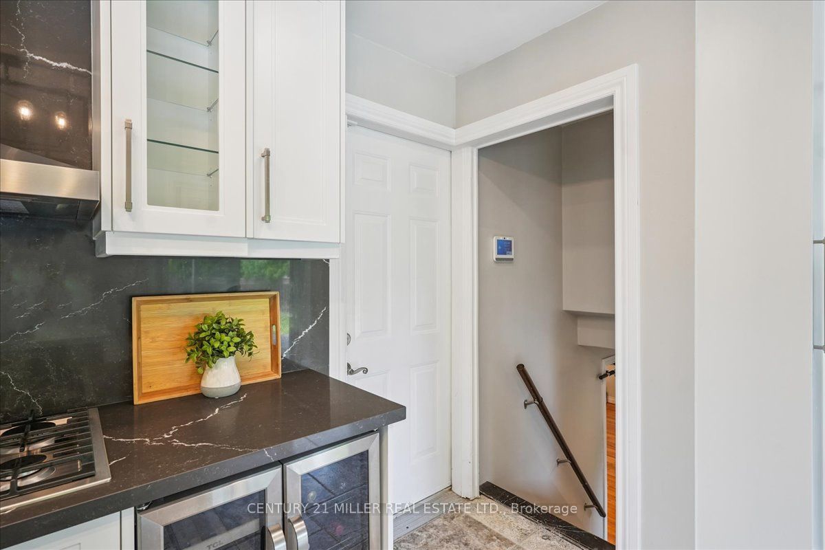 2442 Woburn Crescent Property Photo 29