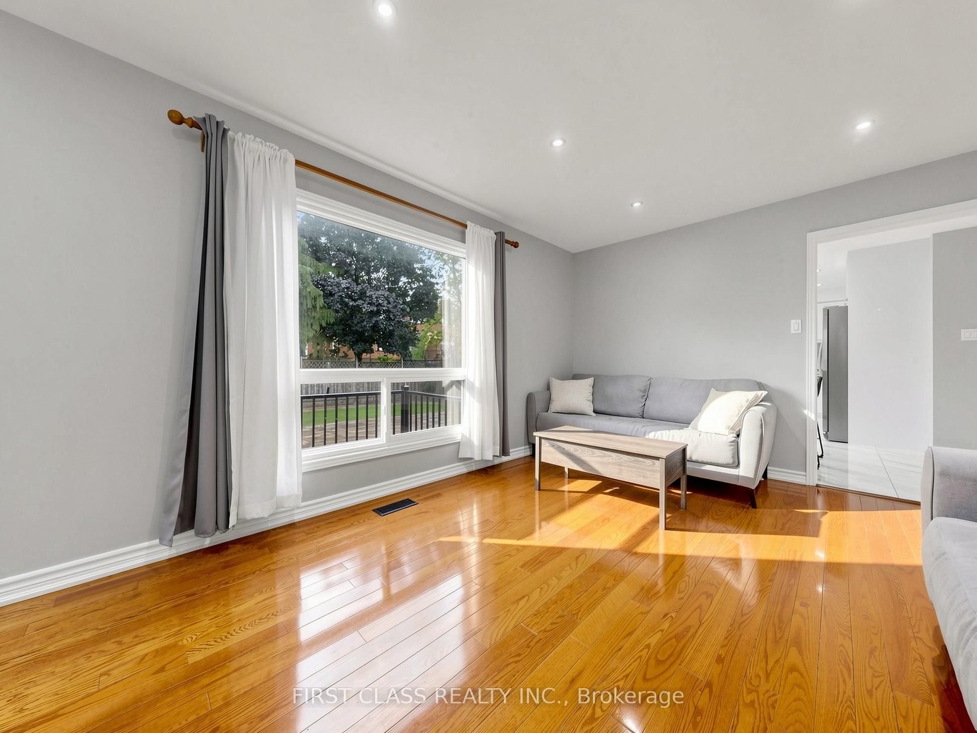 967 White Clover Way Property Photo 6