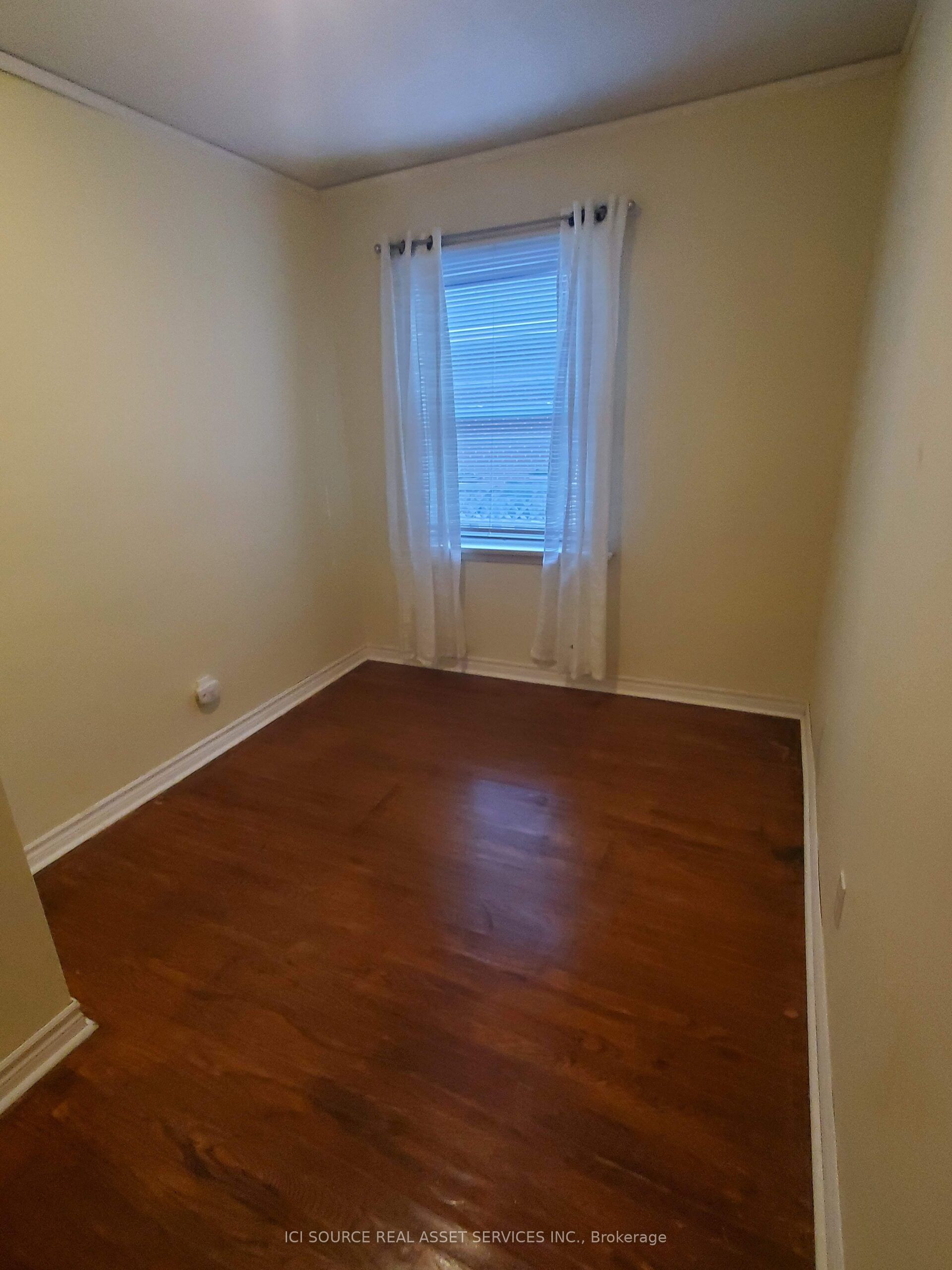 412 Mountainview Drive Main Floor Property Photo 2