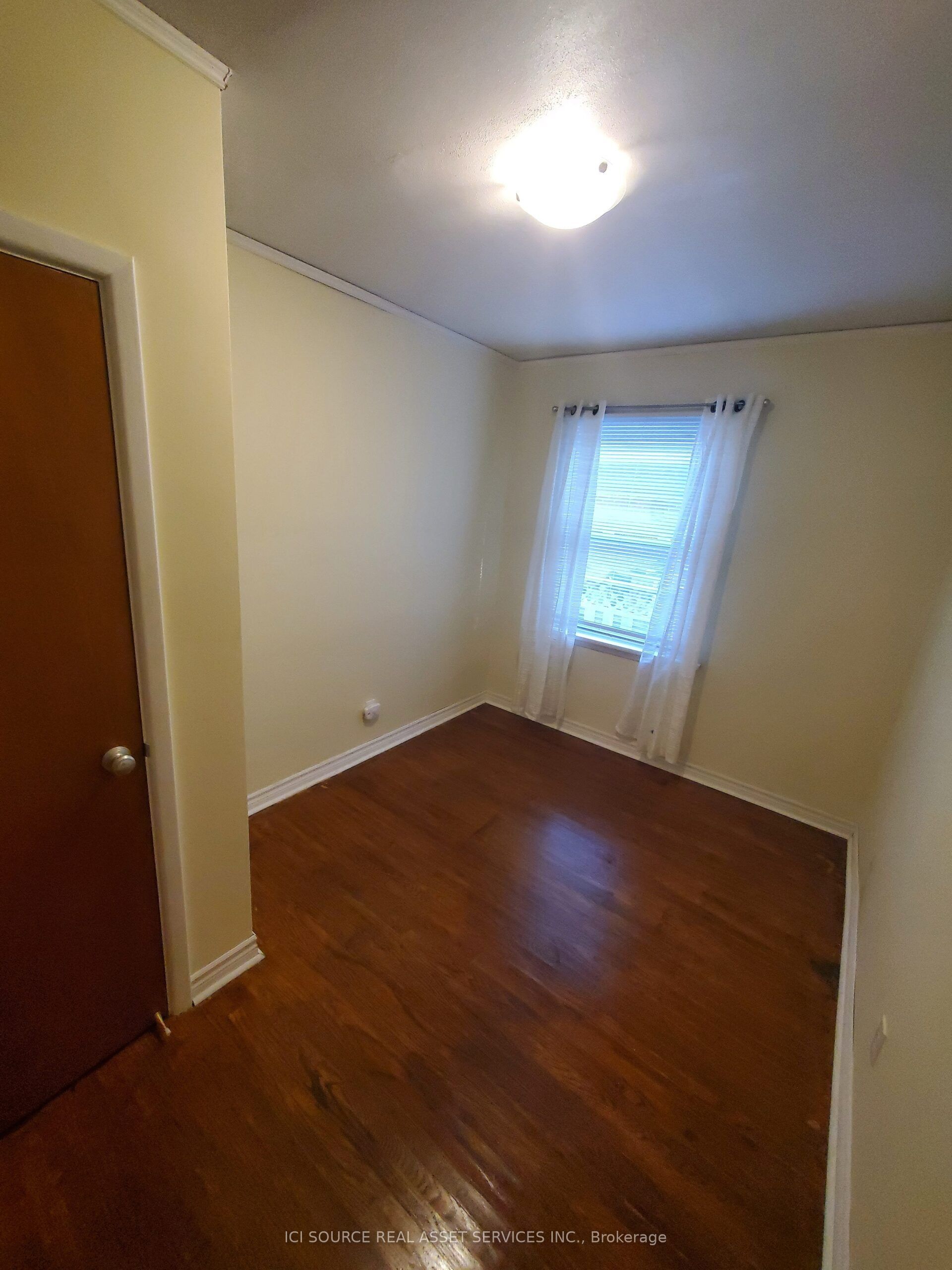 412 Mountainview Drive Main Floor Property Photo 3