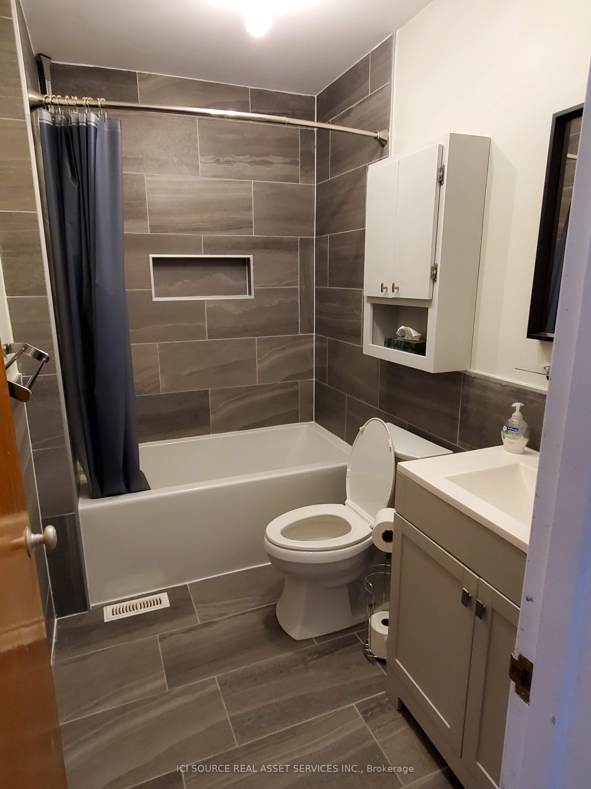 412 Mountainview Drive Main Floor Property Photo 8