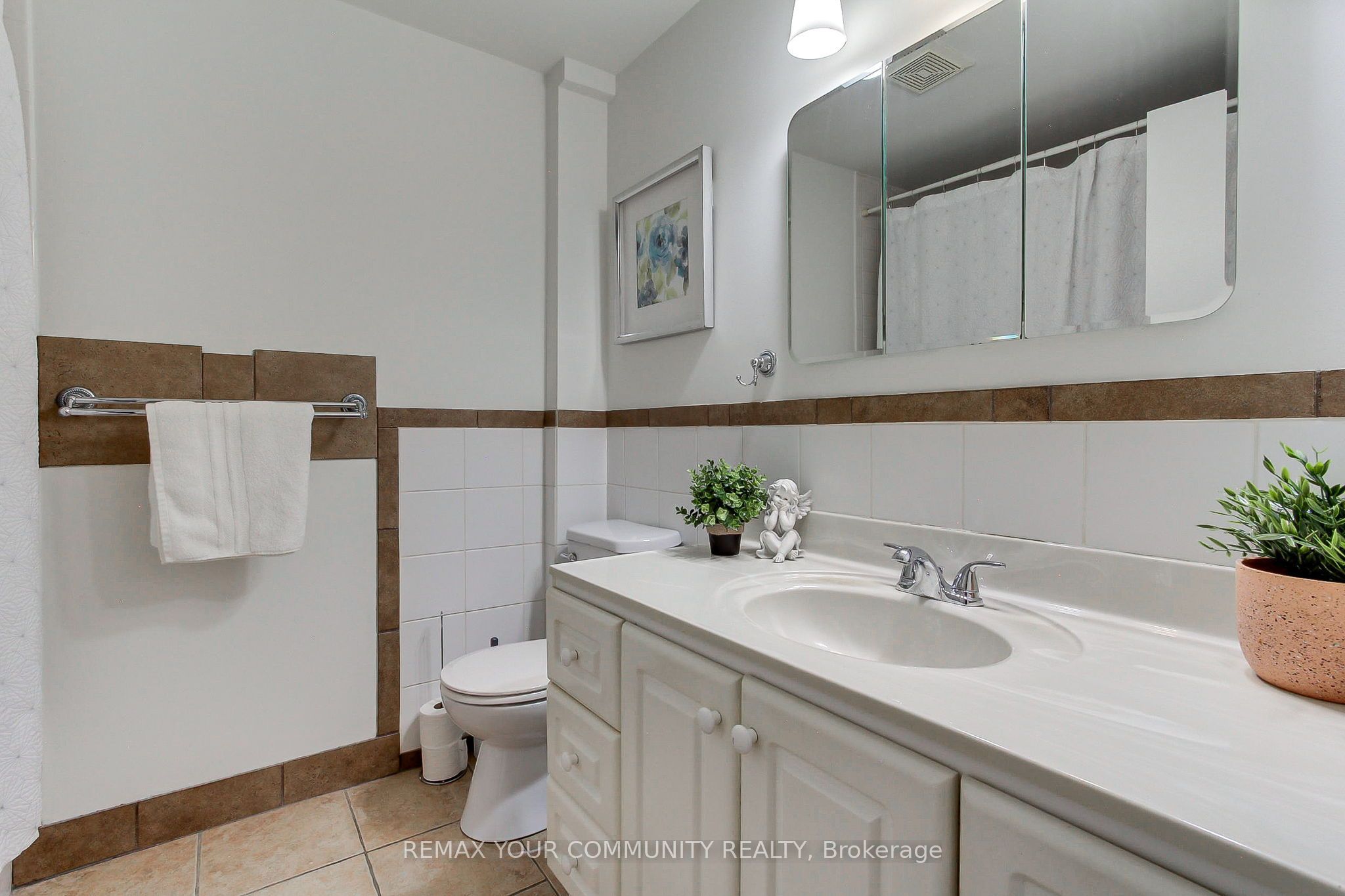 W13592118 Property Photo 23