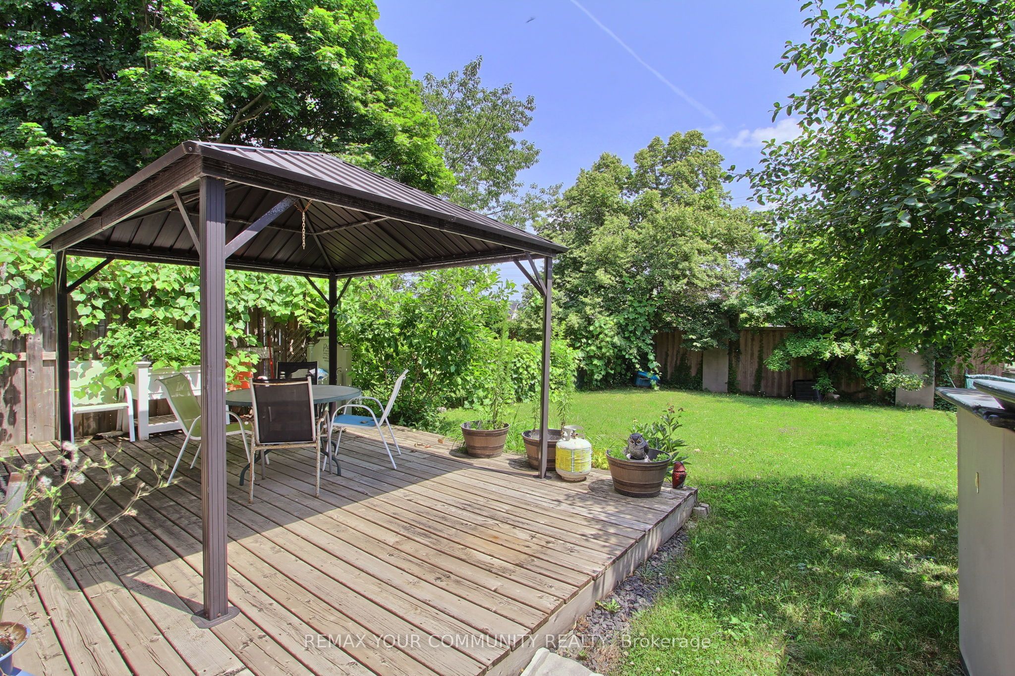 W13592118 Property Photo 32