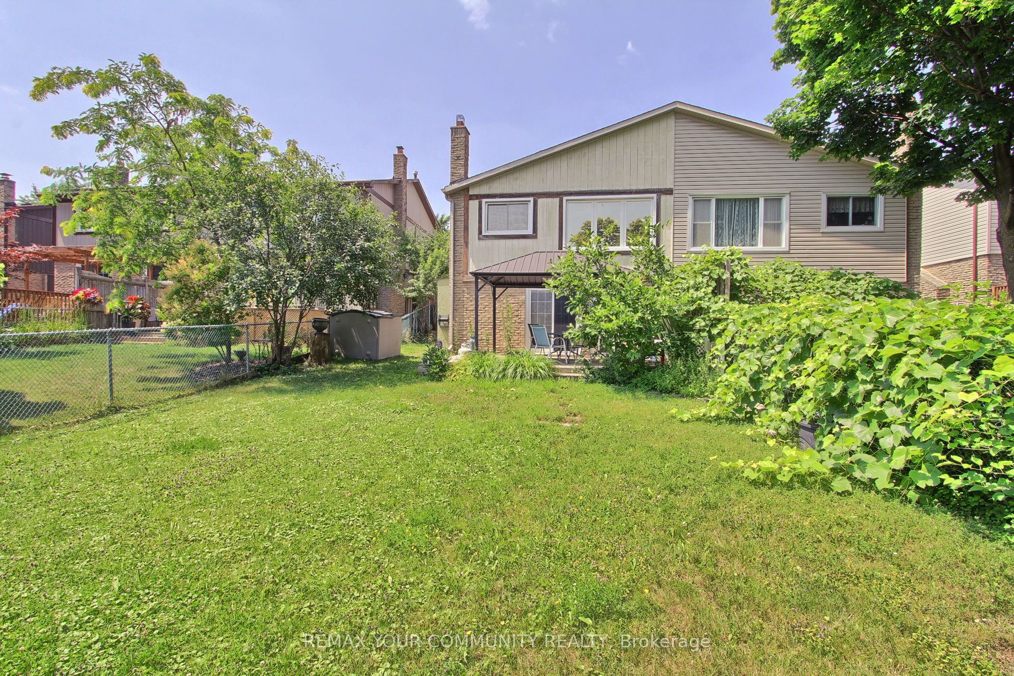 W13592118 Property Photo 35