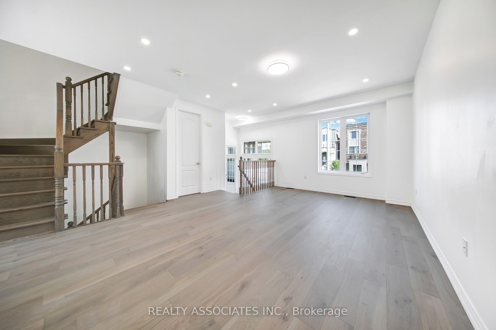 17 Vaudeville Drive Property Photo 5