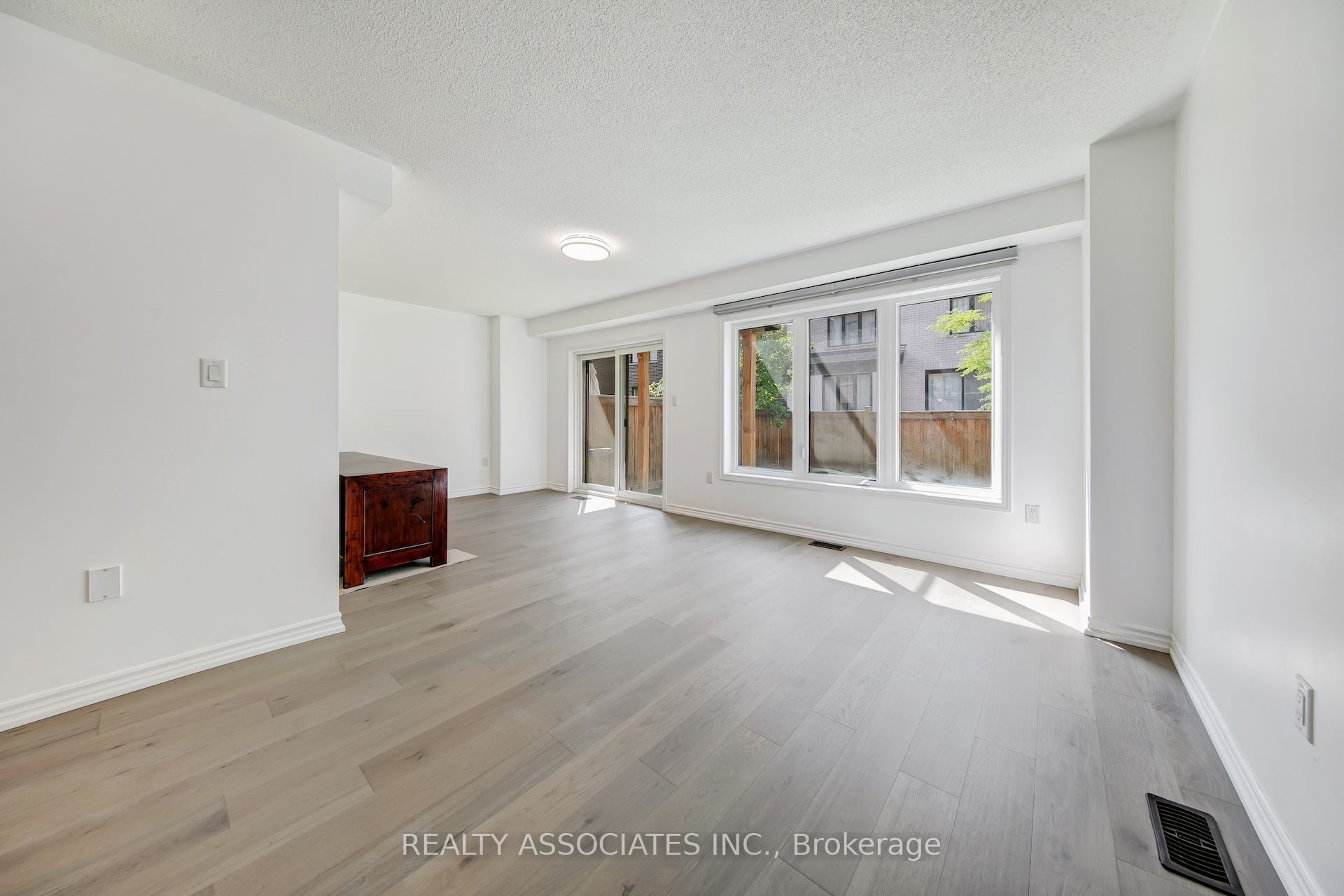 17 Vaudeville Drive Property Photo 9
