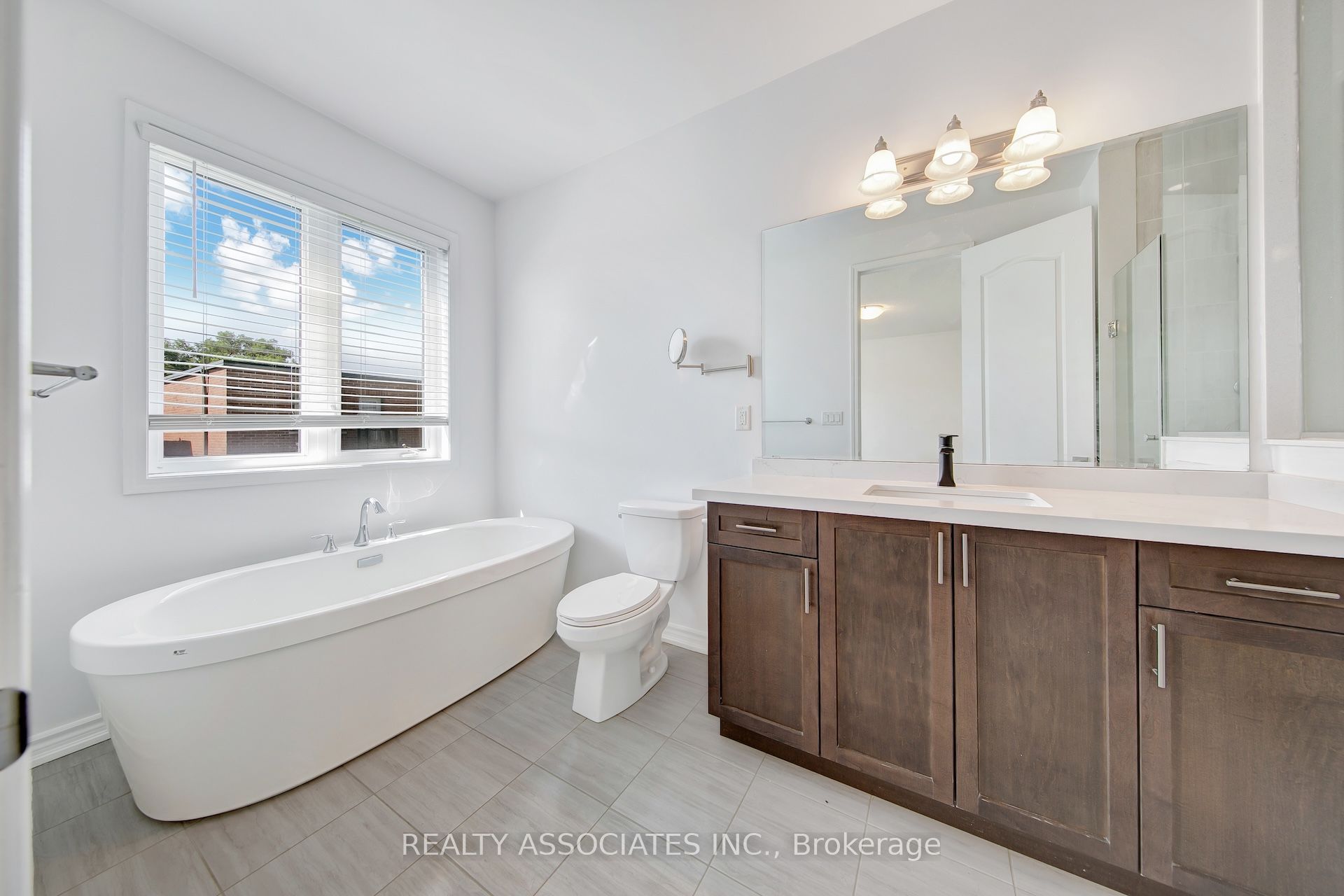 17 Vaudeville Drive Property Photo 11
