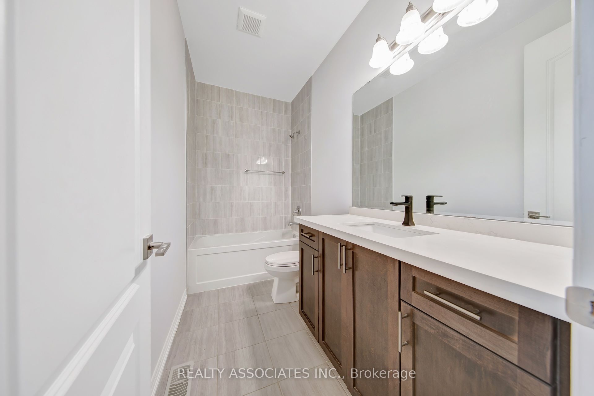 17 Vaudeville Drive Property Photo 13