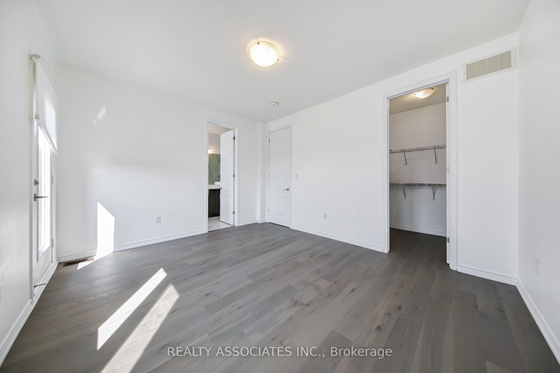 17 Vaudeville Drive Property Photo 14