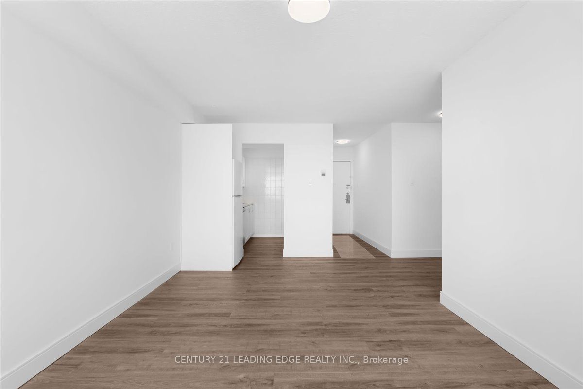 200 Lotherton Pathway 1208 Property Photo 2
