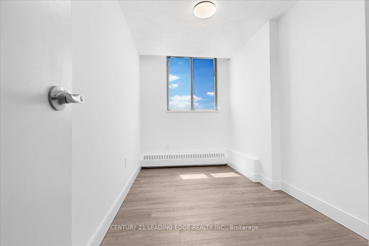 200 Lotherton Pathway 1208 Property Photo 15