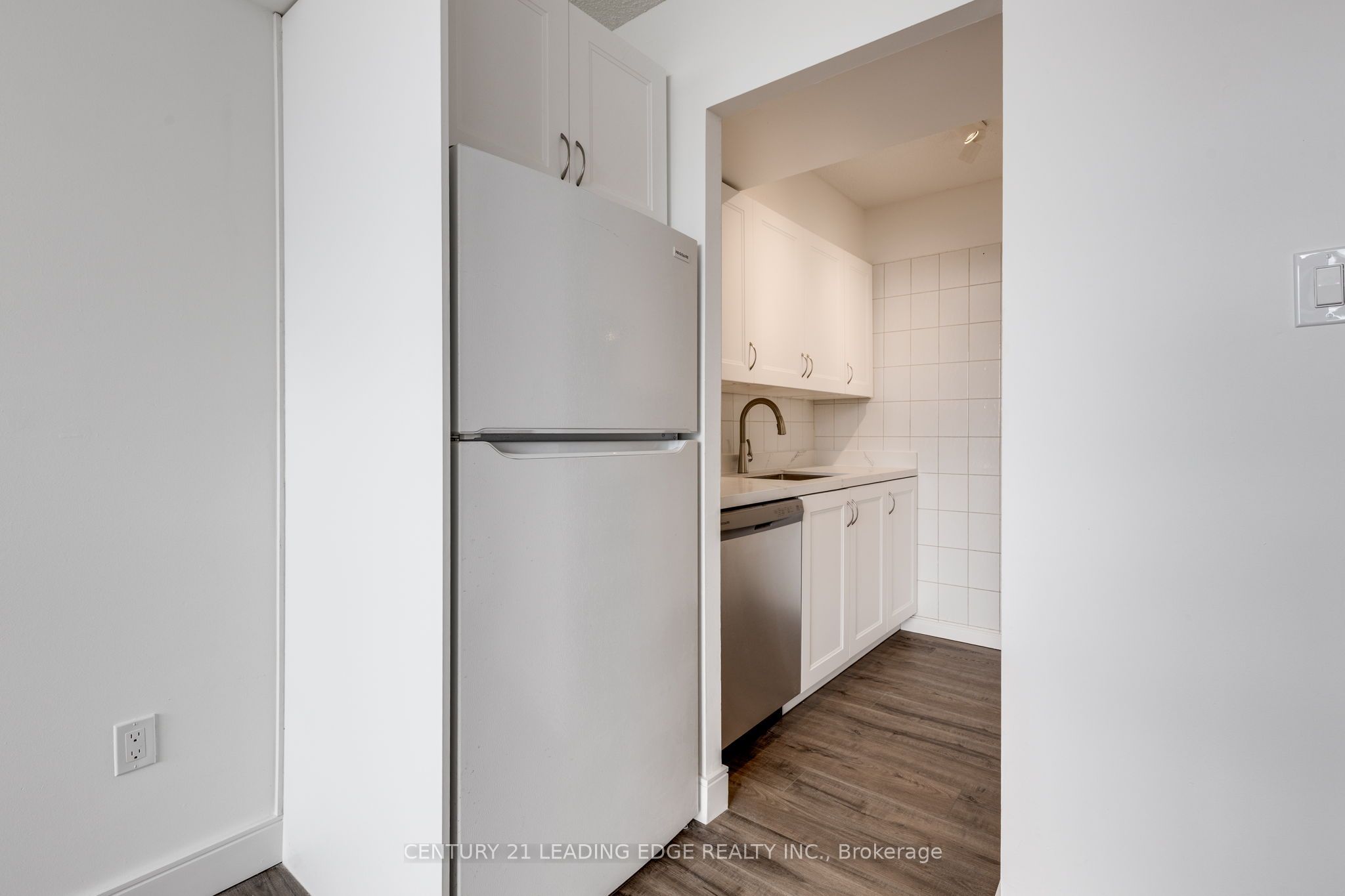 200 Lotherton Pathway 1208 Property Photo 23