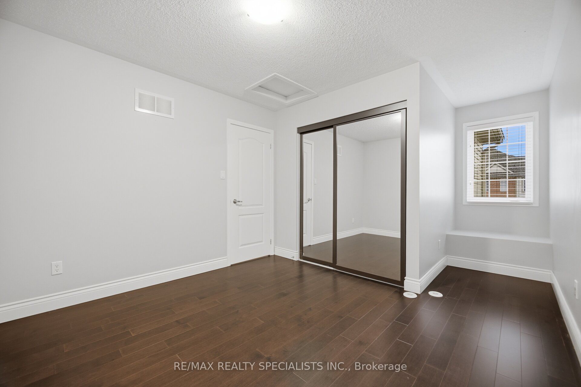 932 Sprague Place Property Photo 38